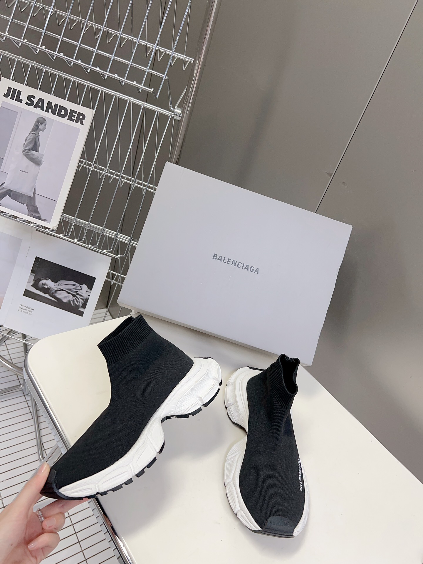 BALENCIAGA巴黎世家3XL出袜子鞋了复古休闲运动鞋系列推出探索时尚界对于原创与挪用的概念以全新系