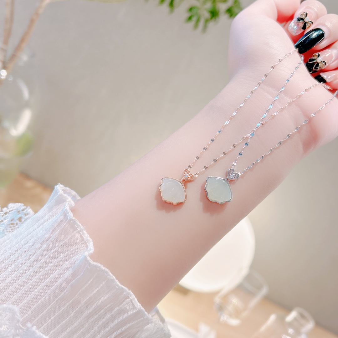 Hochglanzpoliertes Silber Hetian-Jade Kette Mode Muttergeburtstag Gold