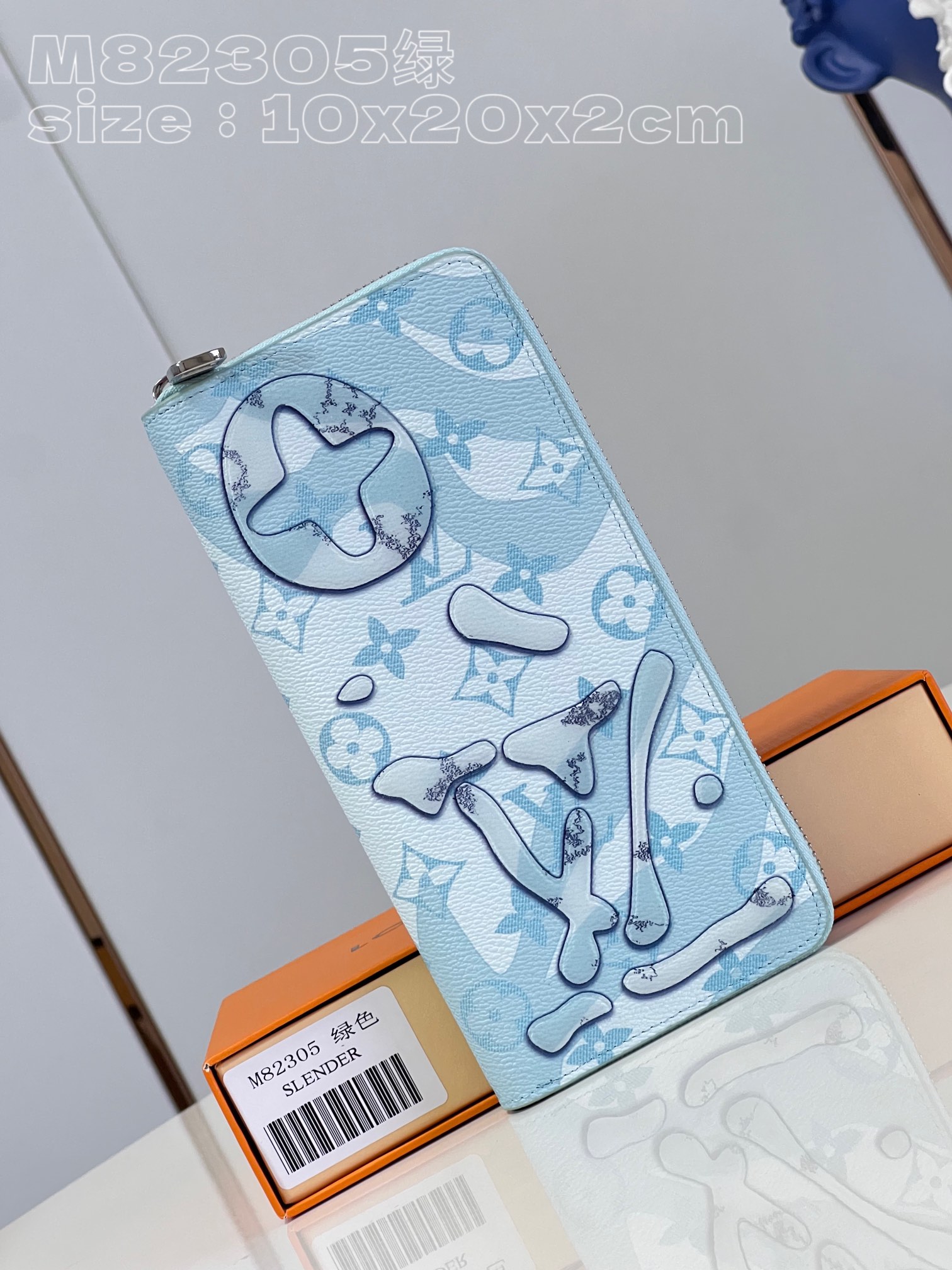 NO:400565,[Exclusive real photo M82305 green] This Zippy Vertical wallet uses Monogram Aquagarden canvas to interpret the classic Monogram pattern in water style. The wrap-around zipper opens the pocket, card mezzanine and zipper change compartment. size10x20x2cm V.300, LV [original leather], louis vuitton19860909【独家实拍 M82305绿】本款 Zippy Vertical 钱夹选用 Monogram Aquagarden 帆布,演绎经典 Monogram 图案的水中风貌.环绕式拉链开启口袋、卡片夹层和拉链零钱隔层.size10x20x2cm V.300,LV【原厂皮】,louis vuitton,Bag