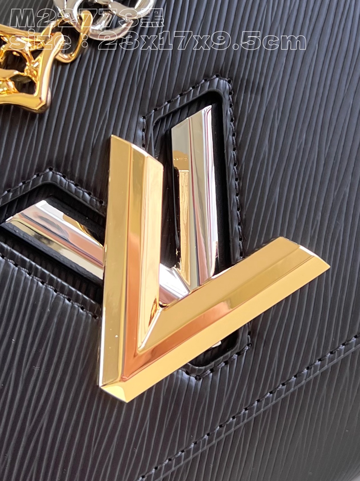顶级原单M22773黑本款Twist中号手袋将品牌标志性Monogram花卉精巧融入装饰链条与双色锁扣相