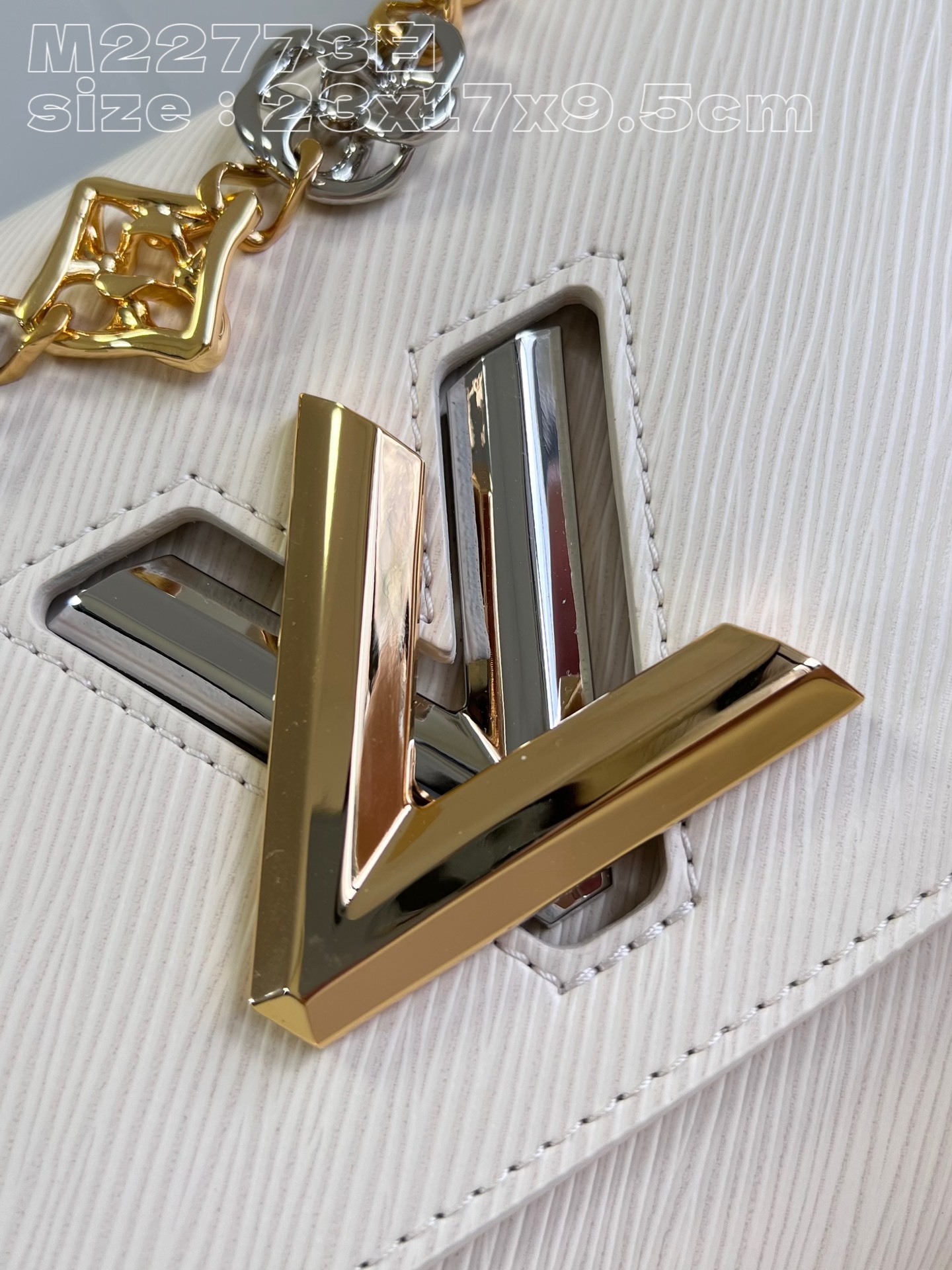 顶级原单M22773白M22774本款Twist中号手袋将品牌标志性Monogram花卉精巧融入装饰链条