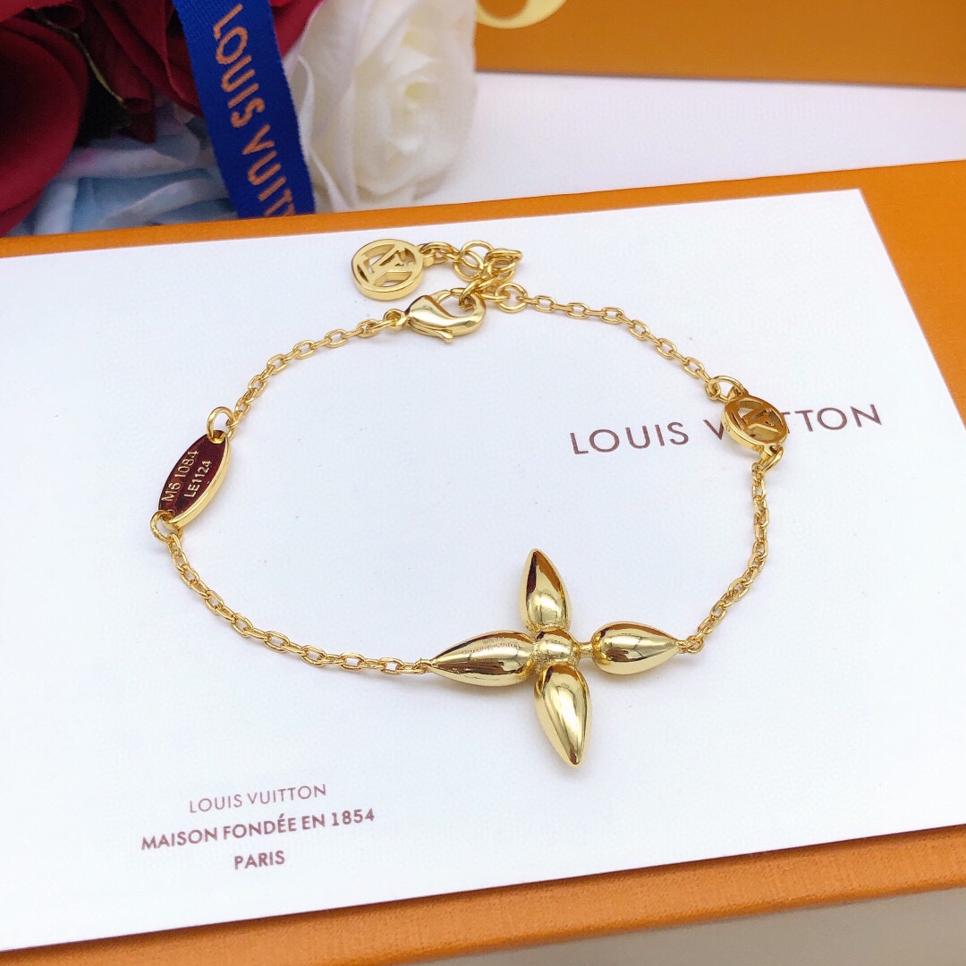 Louis Vuitton Jewelry Bracelet Necklaces & Pendants Best Replica
 Yellow Brass
