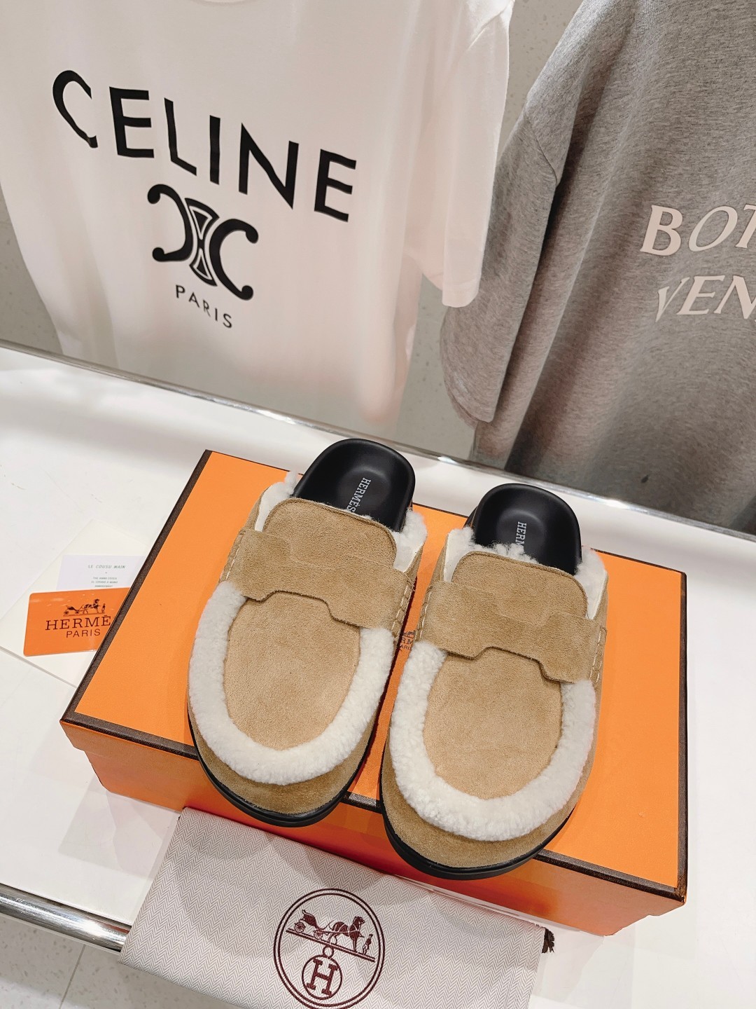顶级出厂 Hermes* 爱马仕H家又一款让你完全hold不住钱包的大爆款,听说超级难买‼️🤩🤩毛毛内里