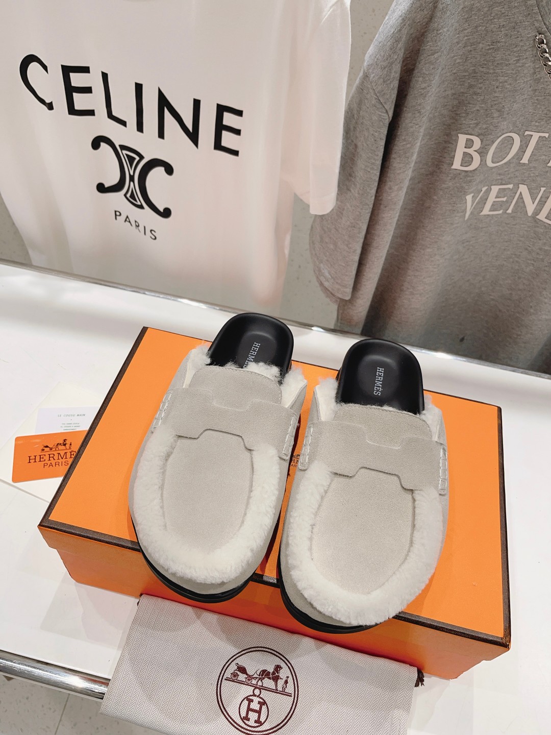 顶级出厂 Hermes* 爱马仕H家又一款让你完全hold不住钱包的大爆款，听说超级难买‼️🤩🤩毛毛内里