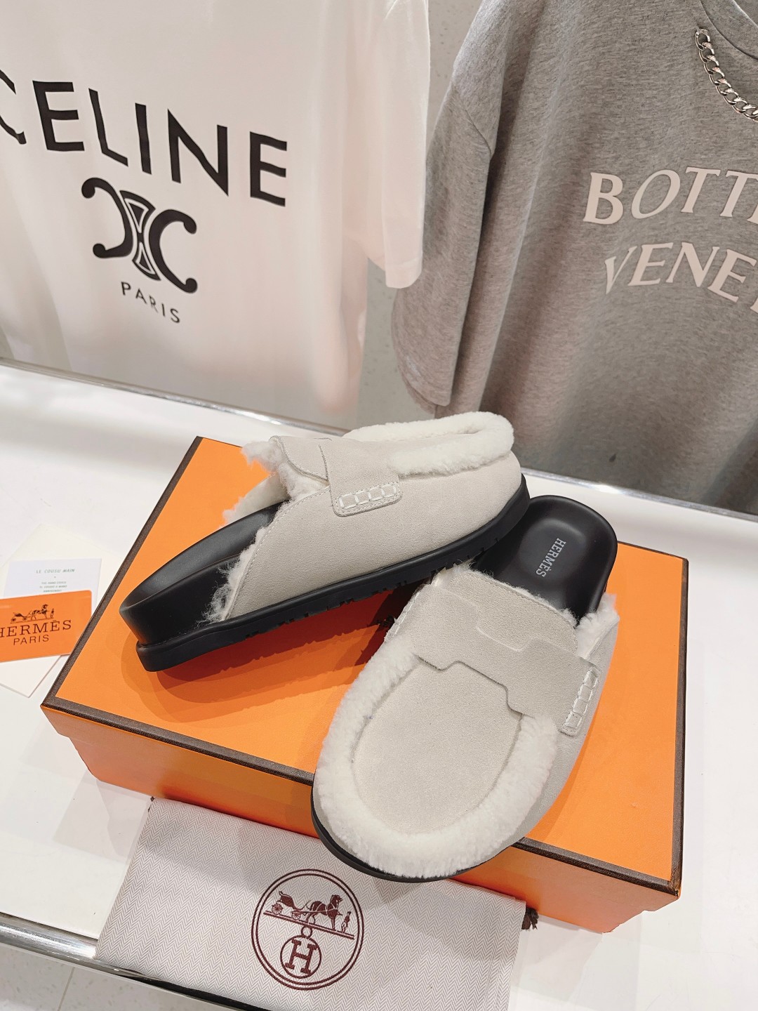顶级出厂 Hermes* 爱马仕H家又一款让你完全hold不住钱包的大爆款，听说超级难买‼️🤩🤩毛毛内里