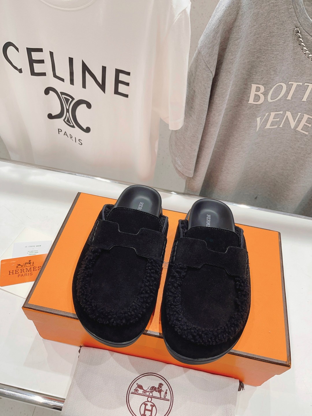 顶级出厂 Hermes* 爱马仕H家又一款让你完全hold不住钱包的大爆款，听说超级难买‼️🤩🤩毛毛内里