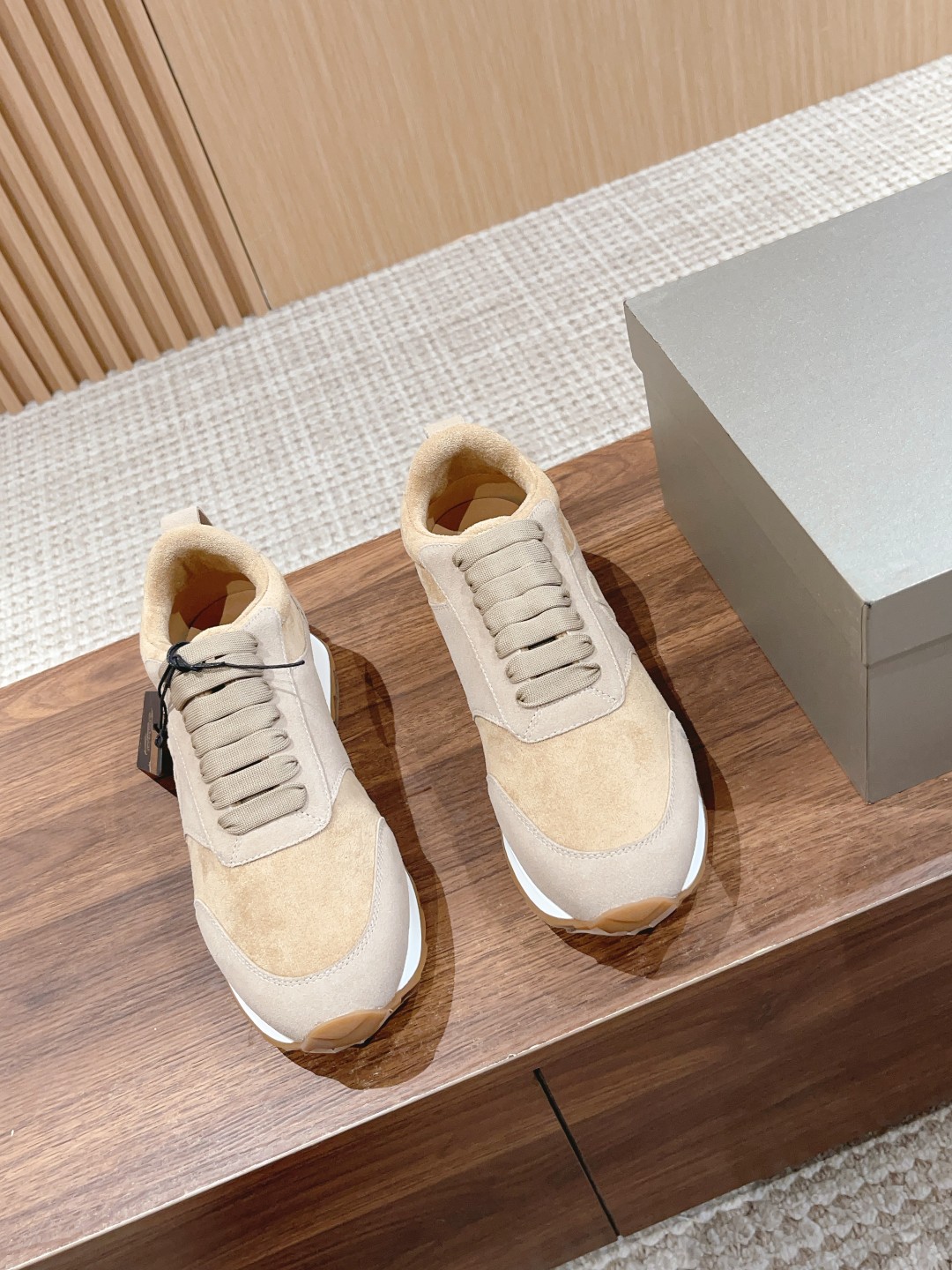 Amani Classic Sports Shoes: Meta-Sensor Fabrics, 3D GA Detail, Transformational Design - 图片 1