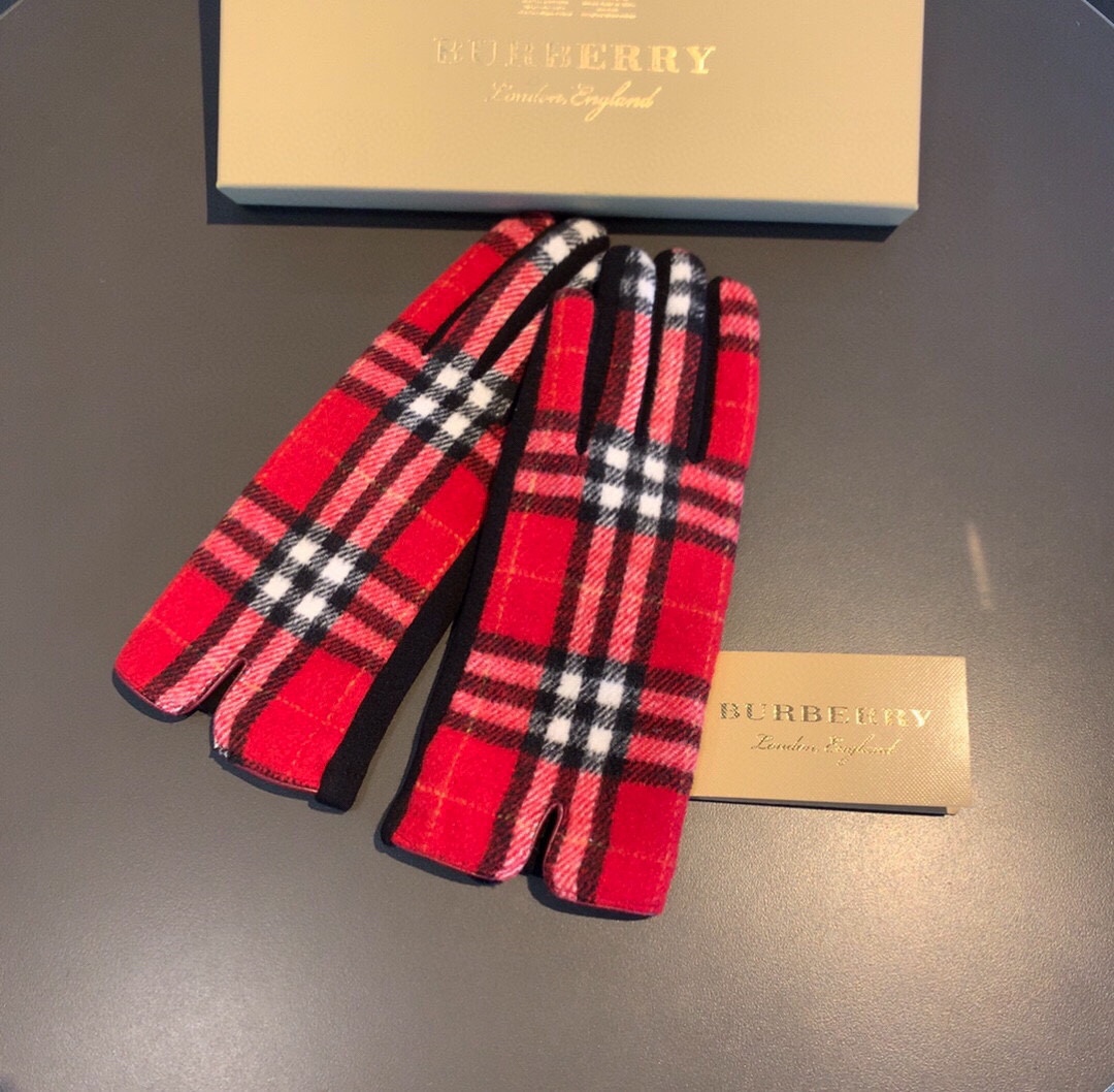 配包装巴宝莉BURBERRY专柜新品