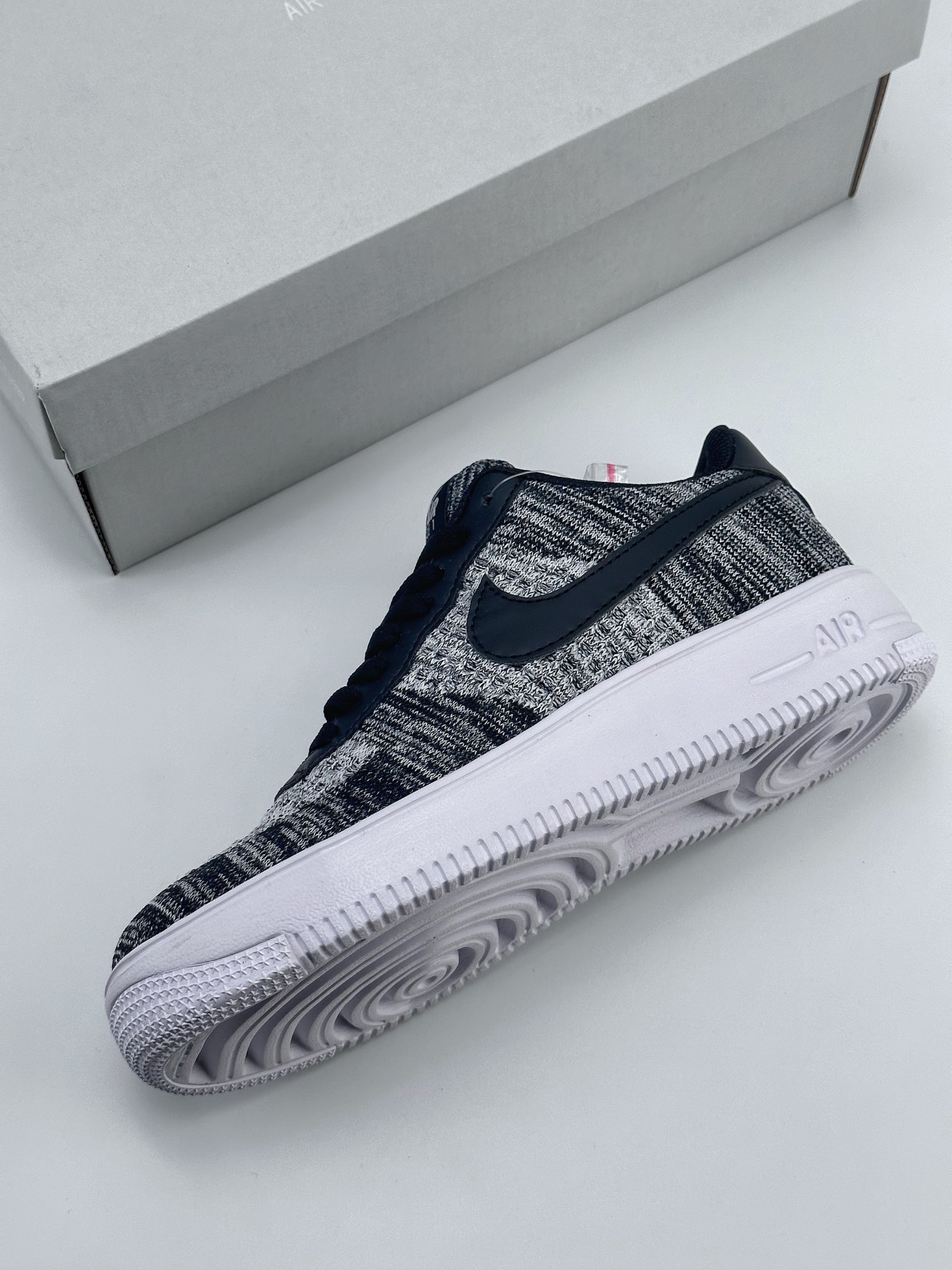 Nike Air Force 1 Low 07 Lightweight Woven Black and White AV3042-001