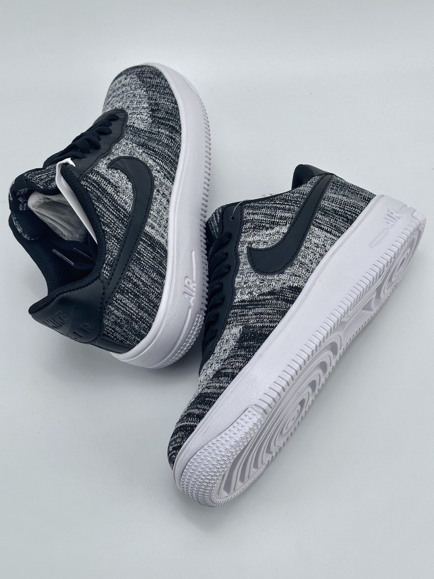 Nike Air Force 1 Low 07 Lightweight Woven Black and White AV3042-001