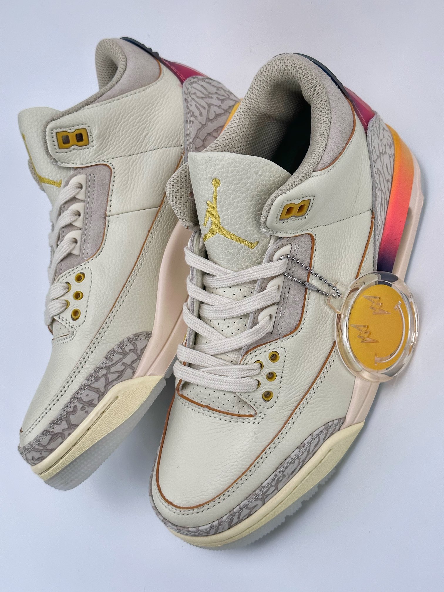 Air Jordan 3 Retro x J Balvin joint smiley face white, blue and red trendy retro basketball shoes FN0344-901