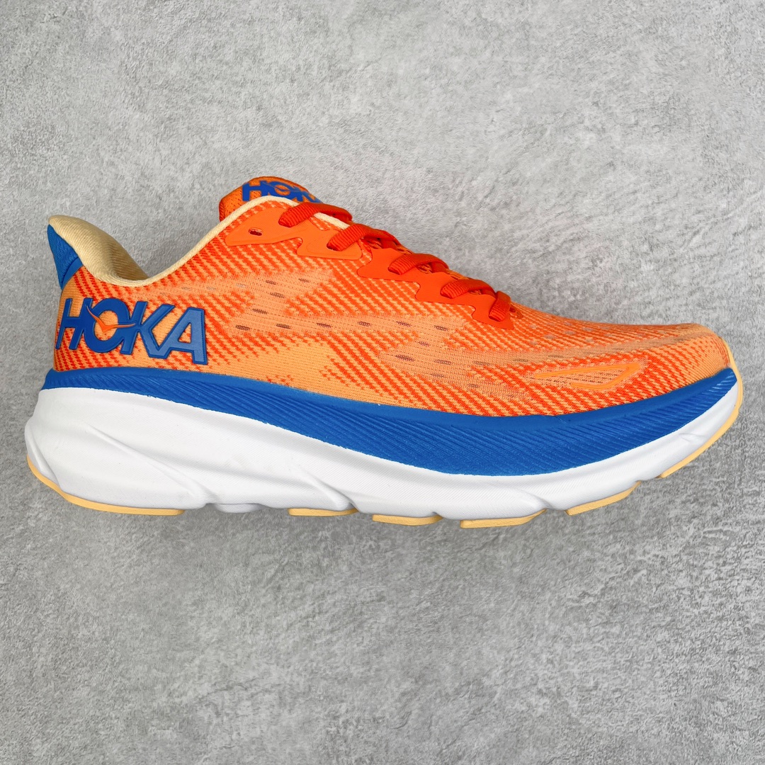 图片[5]-＃HK纯原 HOKA ONE ONE Clifton 克里夫顿9代专业性能减震公路跑步鞋 美国特供批次 轻盈透气的针织网面和纱线的使用让鞋面更挺拔 增强鞋面的强度和支撑性能 搭配柔软的鞋舌 让双脚在舒适包裹中跑的更加畅快 全新泡棉中底 柔软的同时增强回弹性能 为不同跑者提供更平稳流畅的脚感 带来全面的缓冲保护 根据人体工程学设计的延长拉襟 后跟处弹软的海绵填充舒适固定 避免掉跟和摩擦 相比上一代光滑的内衬 Clifton 9的内衬增强了摩擦力 避免双脚在鞋内滑动 尺码：36 36.5 37.5 38 38.5 39 40 40.5 41 42 42.5 43 44 44.5 45-选品中心
