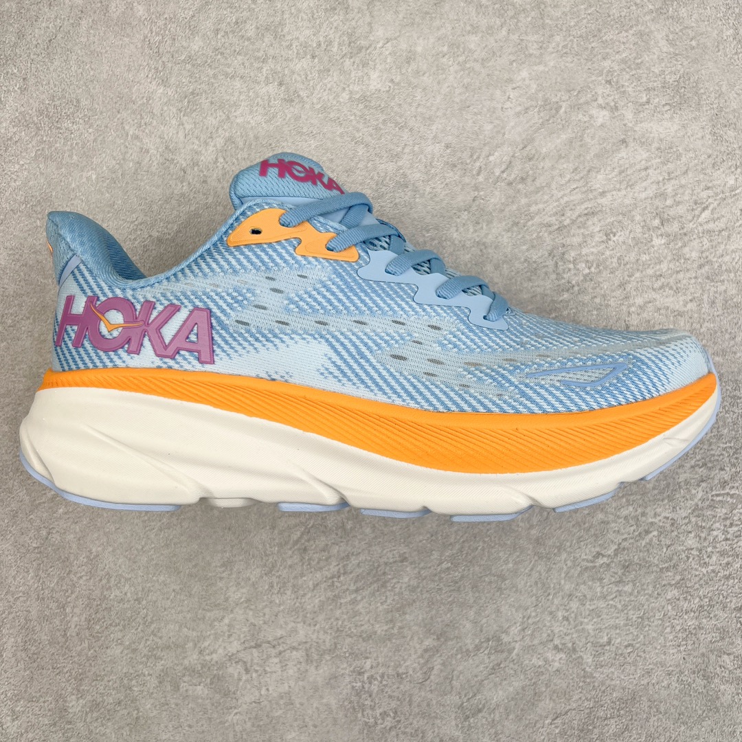 图片[6]-＃HK纯原 HOKA ONE ONE Clifton 克里夫顿9代专业性能减震公路跑步鞋 美国特供批次 轻盈透气的针织网面和纱线的使用让鞋面更挺拔 增强鞋面的强度和支撑性能 搭配柔软的鞋舌 让双脚在舒适包裹中跑的更加畅快 全新泡棉中底 柔软的同时增强回弹性能 为不同跑者提供更平稳流畅的脚感 带来全面的缓冲保护 根据人体工程学设计的延长拉襟 后跟处弹软的海绵填充舒适固定 避免掉跟和摩擦 相比上一代光滑的内衬 Clifton 9的内衬增强了摩擦力 避免双脚在鞋内滑动 尺码：36 36.5 37.5 38 38.5 39 40 40.5 41 42 42.5 43 44 44.5 45-选品中心