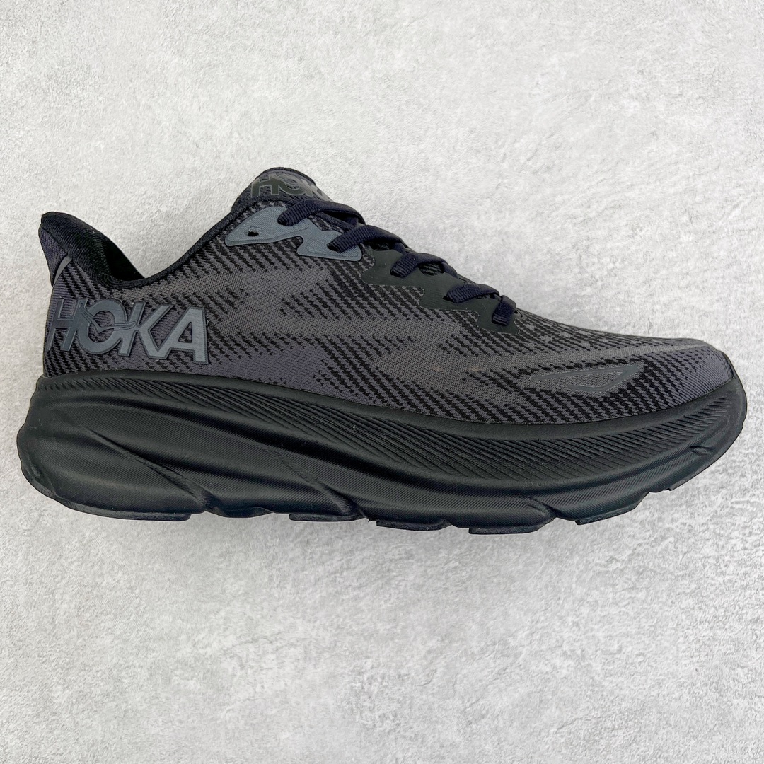＃HK纯原 HOKA ONE ONE Clifton 克里夫顿9代专业性能减震公路跑步鞋 美国特供批次 轻盈透气的针织网面和纱线的使用让鞋面更挺拔 增强鞋面的强度和支撑性能 搭配柔软的鞋舌 让双脚在舒适包裹中跑的更加畅快 全新泡棉中底 柔软的同时增强回弹性能 为不同跑者提供更平稳流畅的脚感 带来全面的缓冲保护 根据人体工程学设计的延长拉襟 后跟处弹软的海绵填充舒适固定 避免掉跟和摩擦 相比上一代光滑的内衬 Clifton 9的内衬增强了摩擦力 避免双脚在鞋内滑动 尺码：36 36.5 37.5 38 38.5 39 40 40.5 41 42 42.5 43 44 44.5 45-选品中心