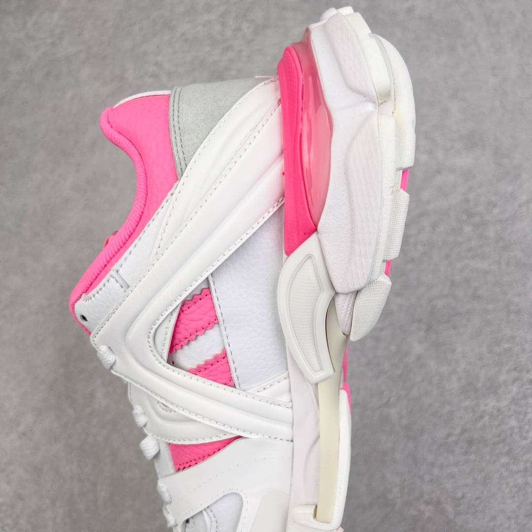 图片[7]-💰400 ＃VG零售版 Adidas x BALENCIAGA Track 阿迪达斯巴黎世家联名复古老爹鞋 全套原纸板楦头开发 最原汁原味的灵魂版型 全鞋荧光划线卡点 胶水把控整洁度追求极致完美 每一双都是工艺品 多重QC质检 超越公司货的品控标准 实实在在的免检产品 原盒原配 正确字体电绣 粗细、位置、大小正确 侧边TPU 透气孔匹配意产原版 正确气垫分离大底 TPU软底 原版一致大底LOGO 立体感十足 原厂皮料水洗做旧 采购原厂网纱 该款鞋采用网眼布和尼龙制成 不含皮革 鞋舌饰有Track.2橡胶品牌标识 外侧饰有橡胶品牌标识 泡沫后帮压印品牌标识 外底正面压印BB标识 由176块饰片拼接而成的铰接式鞋面 侧面配金属质感网眼布 内面配有额外金属光泽饰件 包含1副鞋带和1副备用鞋带 后帮配有拉环鞋提 动态鞋底设计 为双脚带来后续的助力  正常尺码 Size：35 36 37 38 39 40 41 42 43 44 45 46 编码：by4936070-运动鞋