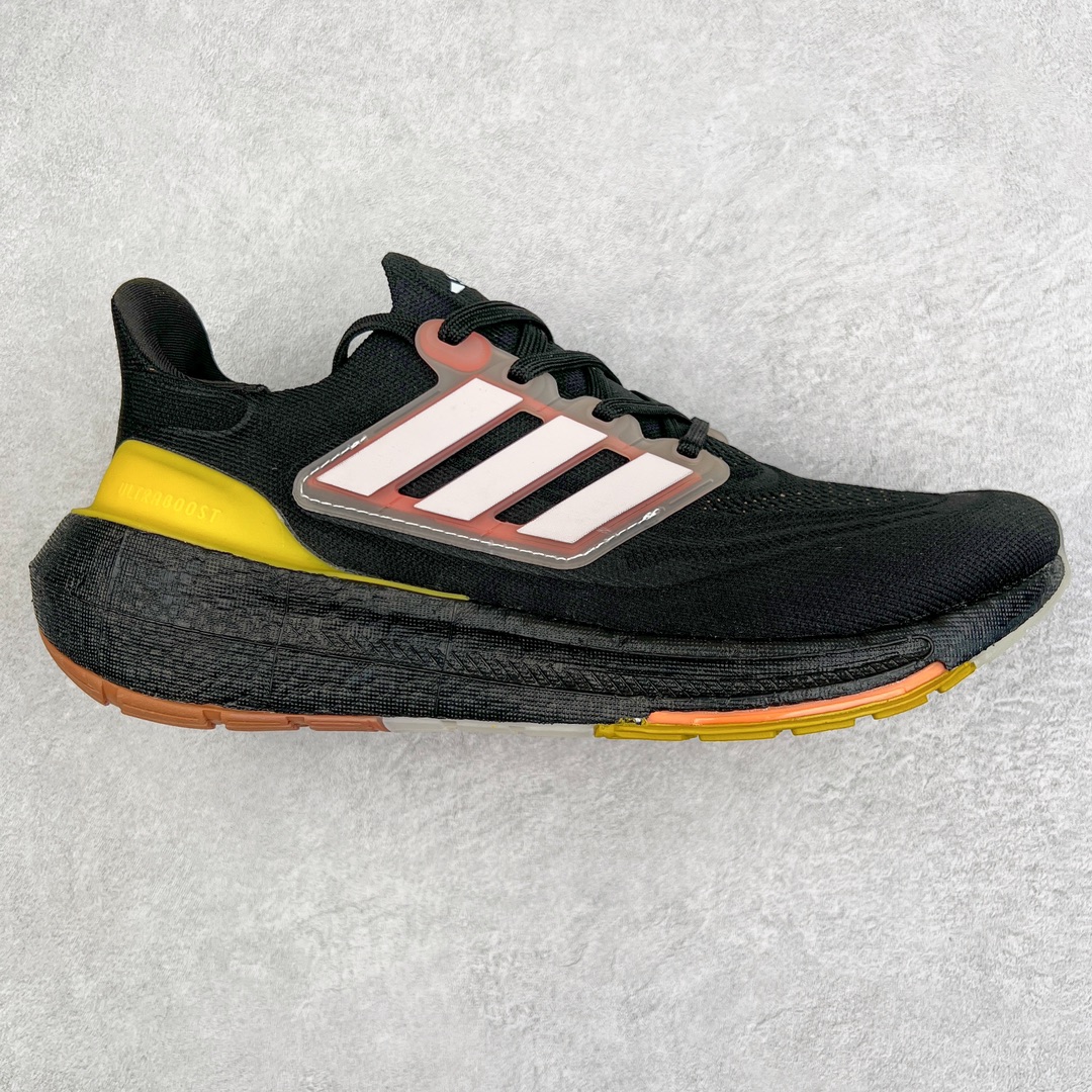 💰170 ＃X版纯原福利‼AD Ultra Boost Light UB2023系列低帮袜套式针织透气缓震休闲运动慢跑鞋 HQ8595 历经10年不断创新以科技重塑跑步推出全新超轻新科技跑鞋 力求为跑步添活力 搭载LIGHT BOOST中底的新鲜演绎 无论节奏快慢、距离长短 伴你活力畅跑 延续了该系列的设计语言 采用分区编织鞋面 鞋头处网眼孔洞更大 提升透气性 一体式鞋舌 避免运动中出现偏移 实现鞋脚一体性 鞋侧 TPU 材质 有效提供支撑性 镂空的设计 同时减轻整体重量 最明显的则是中底部分 不仅是厚度夸张 大家最熟悉的 Boost 材质终于迎来升级 减重 30% 带来更轻量化的上脚感受 SIZE：36 36.5 37 38 38.5 39 40 40.5 41 42 42.5 43 44 44.5 45 编码：by2936040-运动鞋