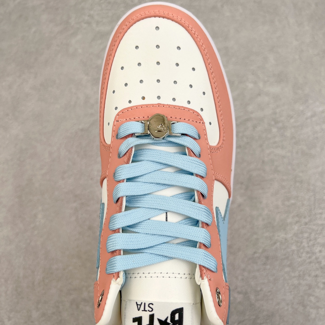 图片[4]-＃PB版 福利特价 Bape Sta To Low 明星同款 猿人头经典皮革低帮运动休闲板鞋 粉蓝 全套原纸板楦头开发 确保原汁原味 市场最完美低趴版型 一比一鞋头弧度高度鞋身弧度 外贸平台指定订单 匠心打造 开发时长超过半年 独家私模磨具冲刀加持 原厂特供皮料光泽色卡零偏差 内里均采用市场最好的超软原厂填充棉 原数据进口机台高频印压LOGO 最高QC检验标准 控制溢胶瑕疵 深浅定位均保持zp一致 中底嵌入Ortholite缓震材质 全套原包装 包含猿人logo 定制防尘袋 尺码：36 36.5 38 38.5 40 40.5 41 42 42.5 43 44 44.5 45 46-选品中心