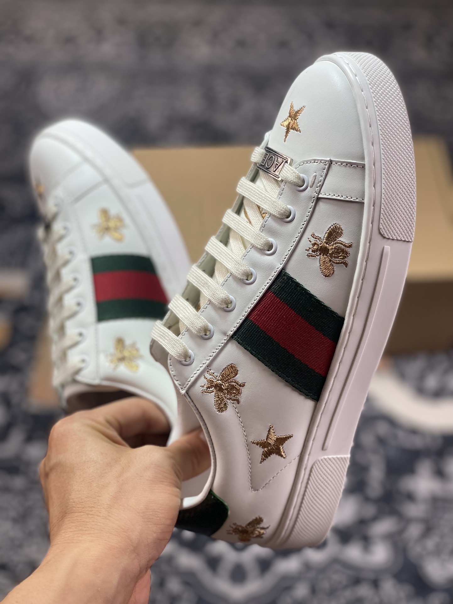 Gucci 1970 ACE Low Sneaker series low-top retro versatile casual sports white sneakers ”leather green and red embroidered bees and stars” 757943 04GG O9085