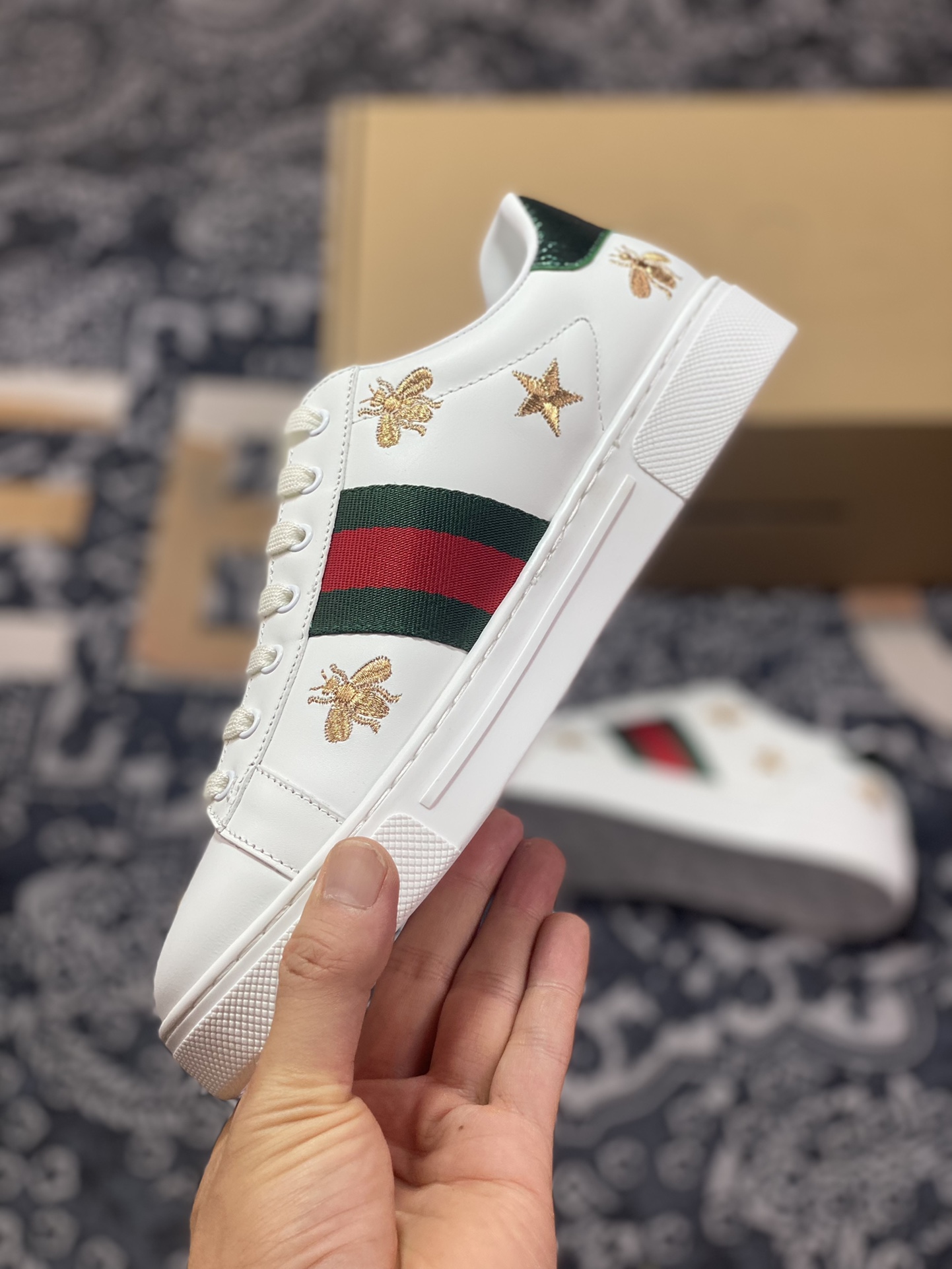 Gucci 1970 ACE Low Sneaker series low-top retro versatile casual sports white sneakers ”leather green and red embroidered bees and stars” 757943 04GG O9085