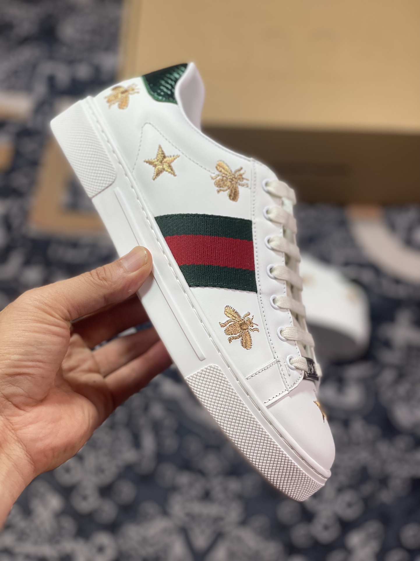 Gucci 1970 ACE Low Sneaker series low-top retro versatile casual sports white sneakers ”leather green and red embroidered bees and stars” 757943 04GG O9085