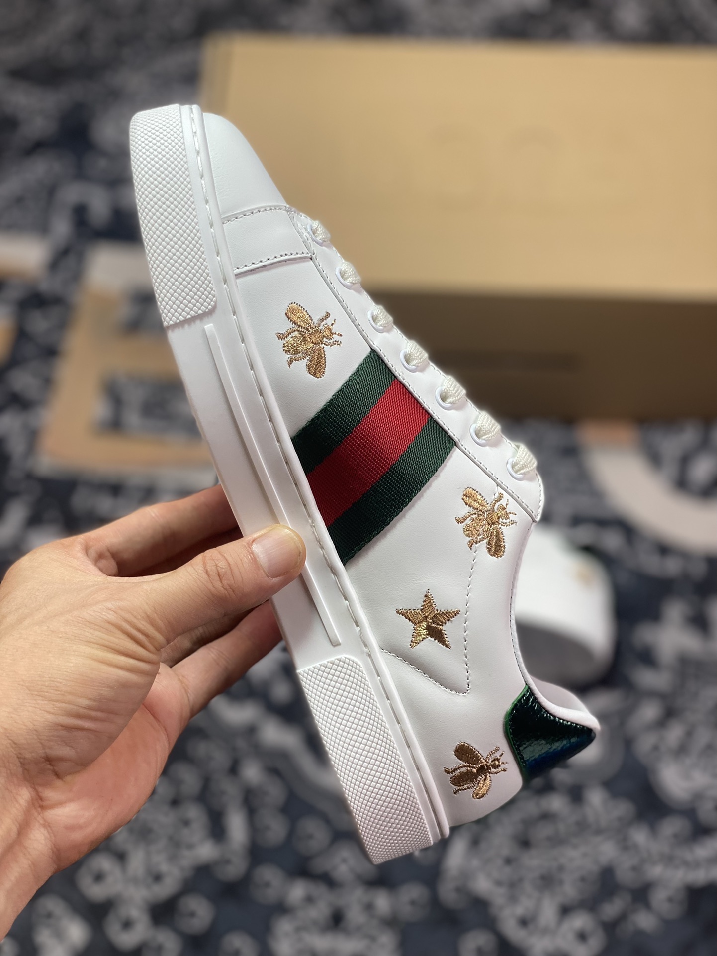 Gucci 1970 ACE Low Sneaker series low-top retro versatile casual sports white sneakers ”leather green and red embroidered bees and stars” 757943 04GG O9085