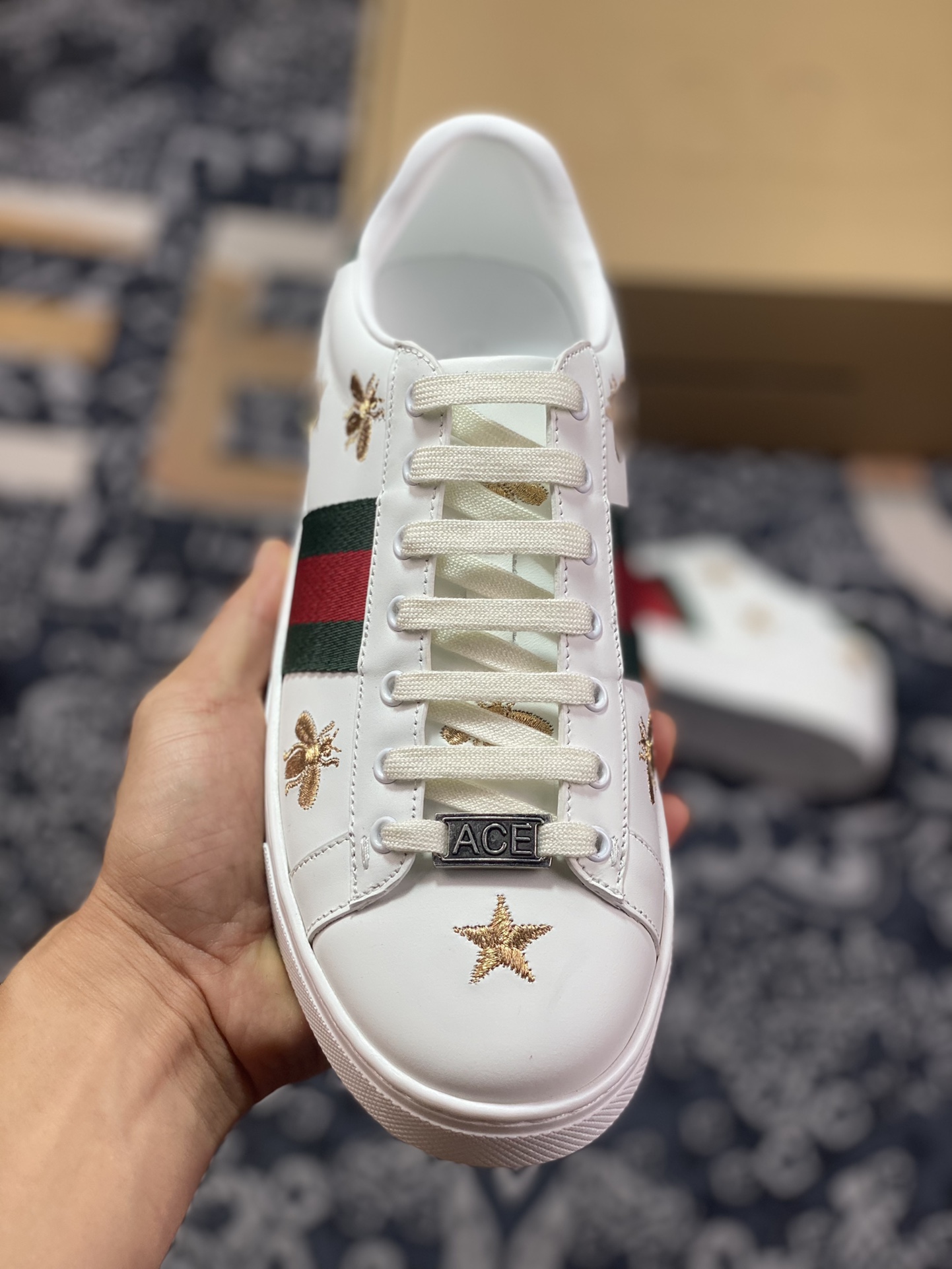 Gucci 1970 ACE Low Sneaker series low-top retro versatile casual sports white sneakers ”leather green and red embroidered bees and stars” 757943 04GG O9085