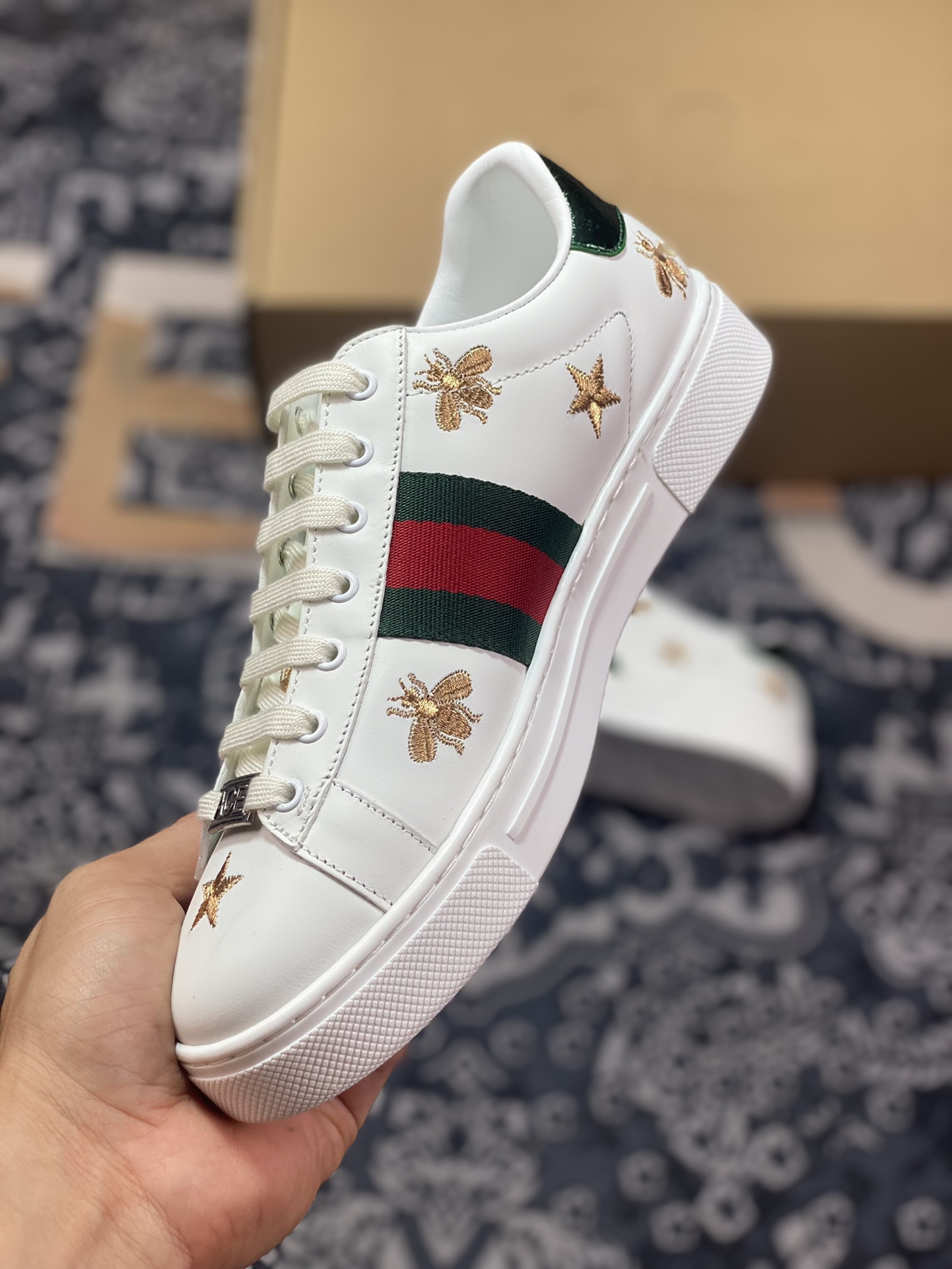 Gucci 1970 ACE Low Sneaker series low-top retro versatile casual sports white sneakers ”leather green and red embroidered bees and stars” 757943 04GG O9085