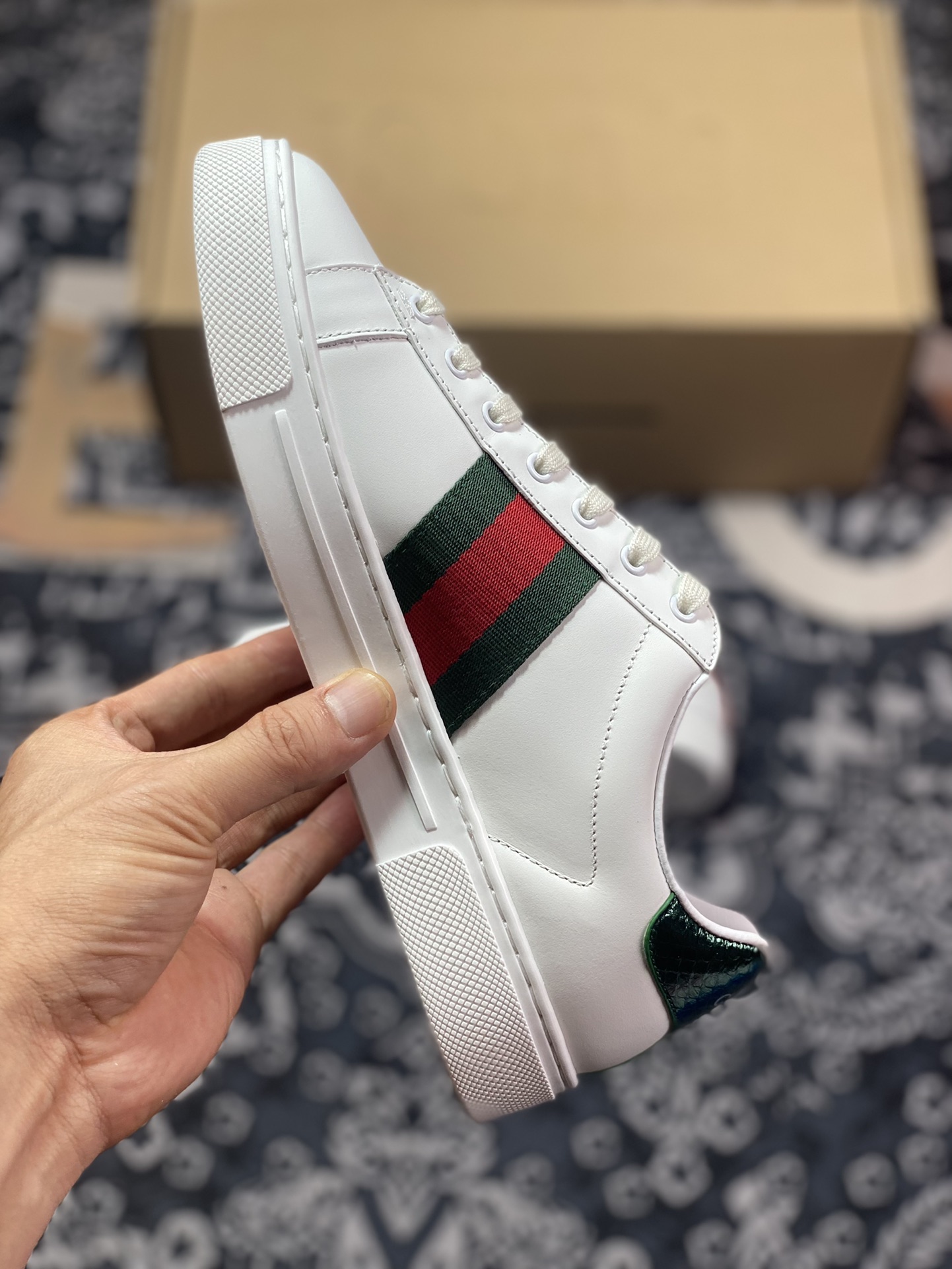 Gucci 1970 ACE Low Sneaker series low-top retro versatile casual sports white sneakers ”leather white green red and green mandarin duck bee” 747953 AAB8C 9110