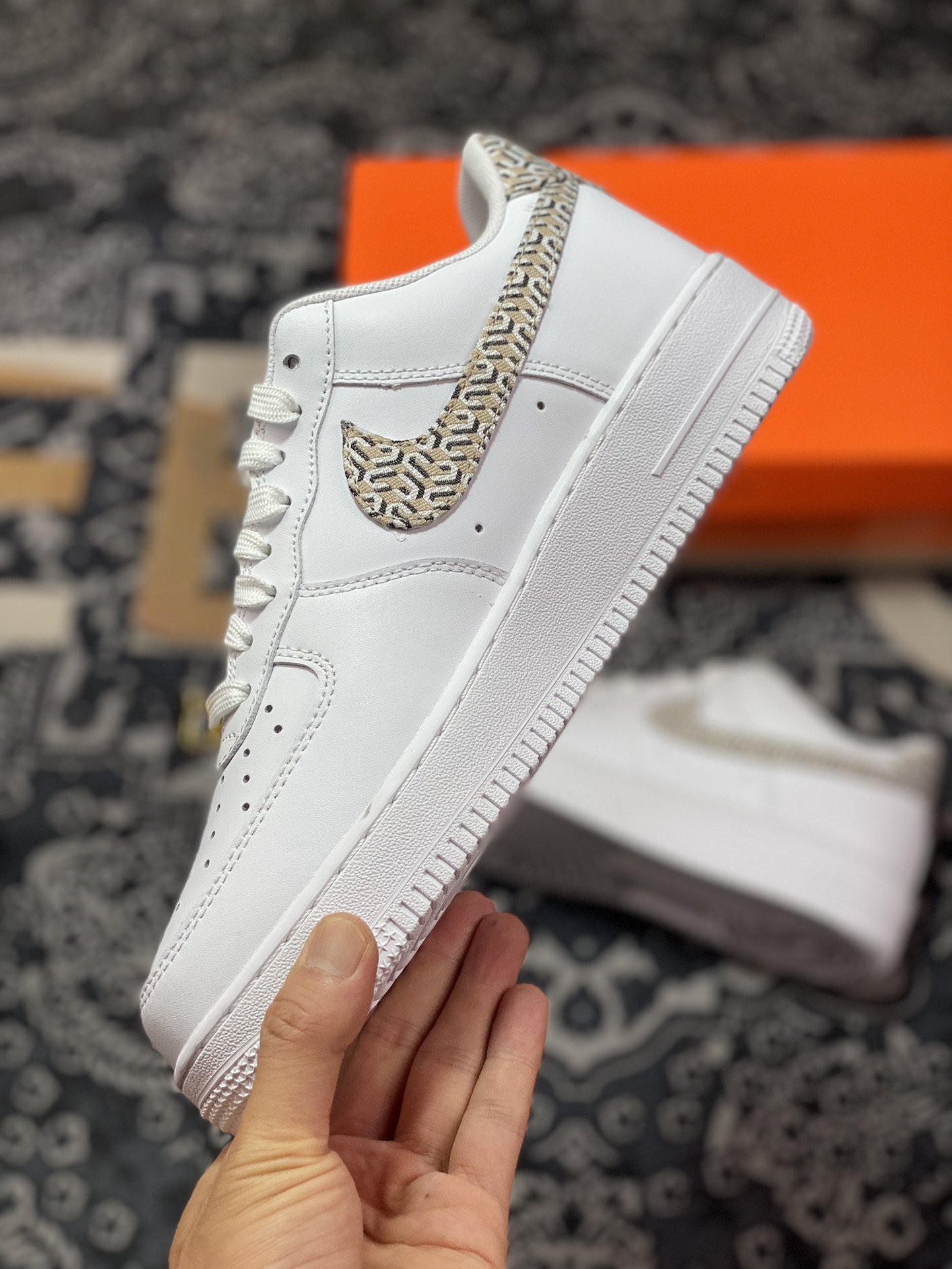 Nike Wmns Air Force 1'07 Low LX”United in Victory” Air Force One Sneakers ”White Khaki Brown NU Full Hook” DZ2709-100