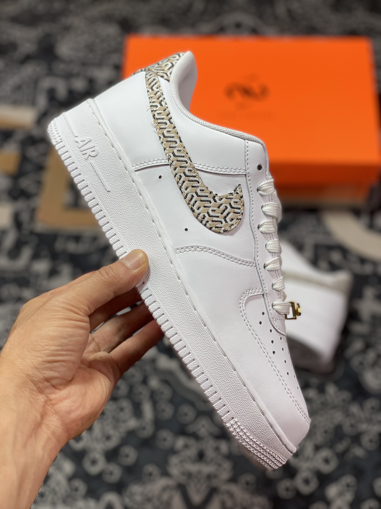 Nike Wmns Air Force 1'07 Low LX”United in Victory” Air Force One Sneakers ”White Khaki Brown NU Full Hook” DZ2709-100