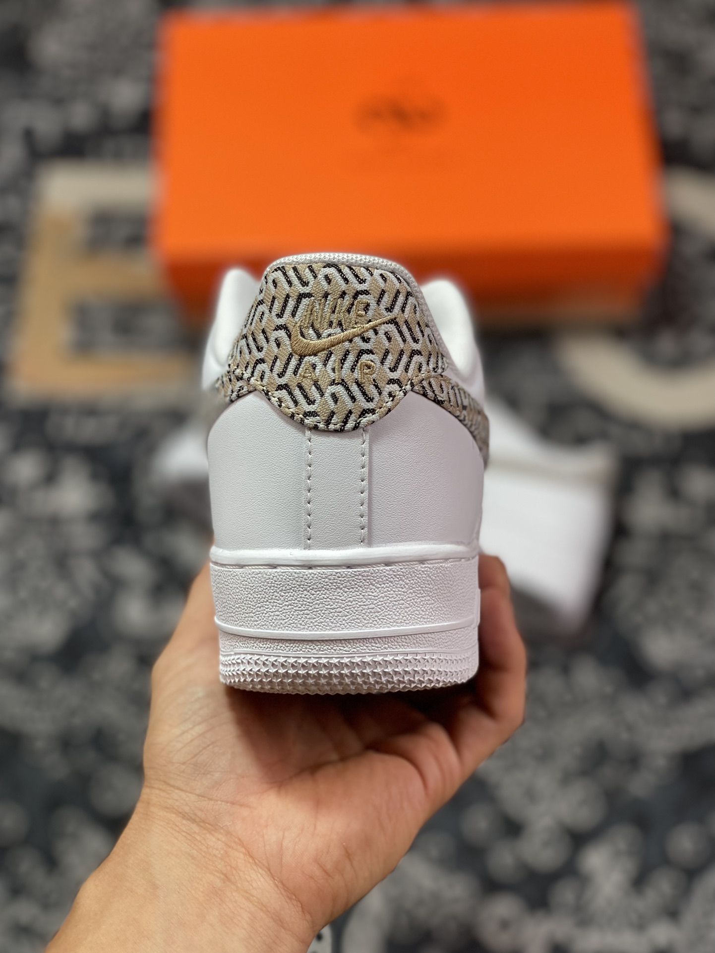 Nike Wmns Air Force 1'07 Low LX”United in Victory” Air Force One Sneakers ”White Khaki Brown NU Full Hook” DZ2709-100