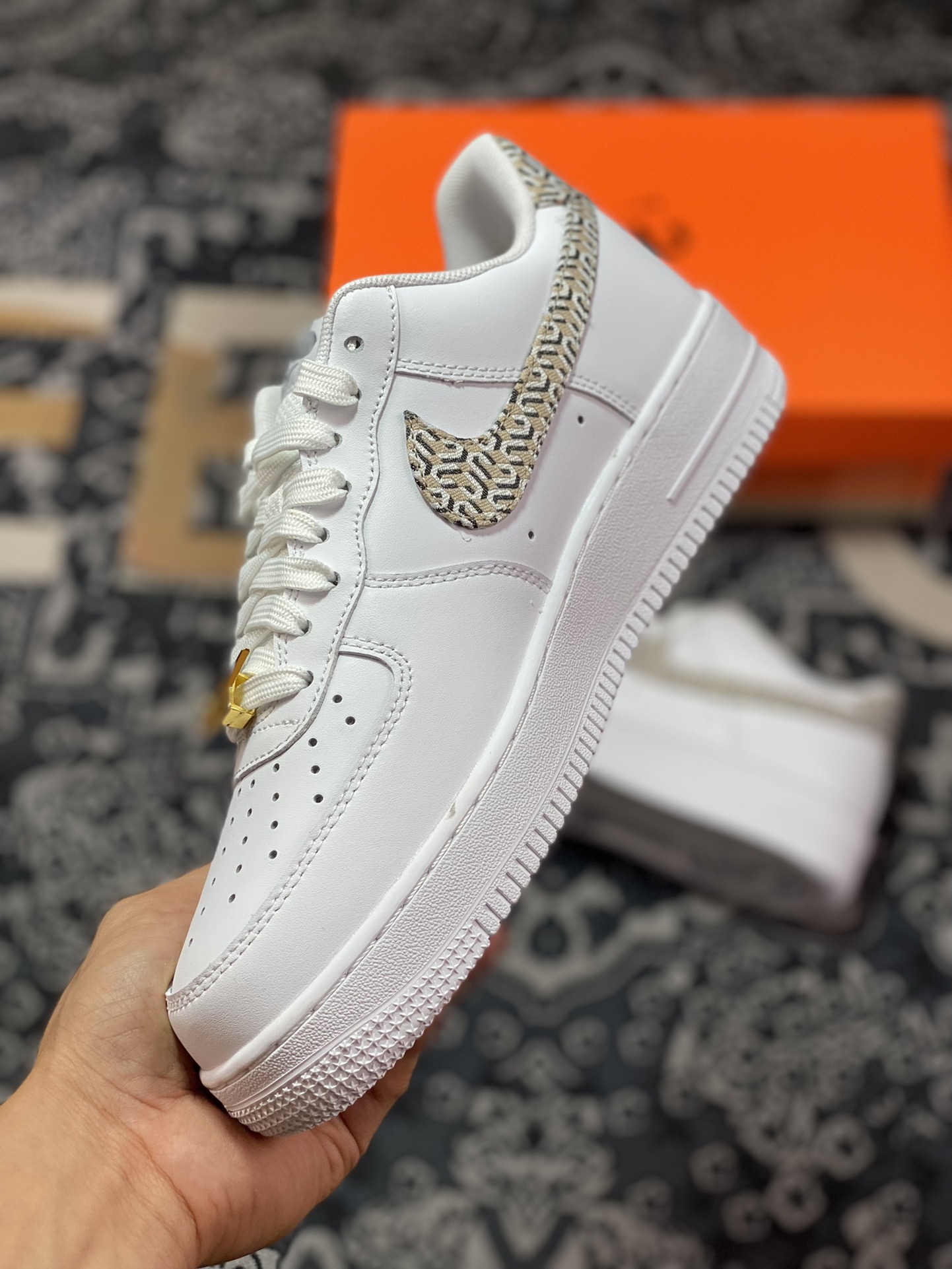 Nike Wmns Air Force 1'07 Low LX”United in Victory” Air Force One Sneakers ”White Khaki Brown NU Full Hook” DZ2709-100