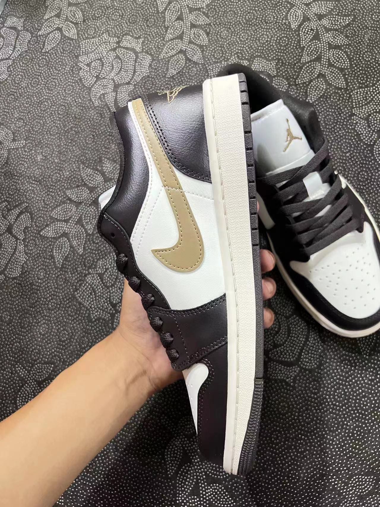 ? Aj1 Low 低帮Shadow Brown 白粽色