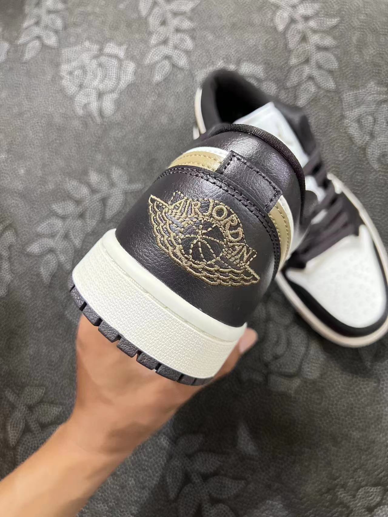 ? Aj1 Low 低帮Shadow Brown 白粽色