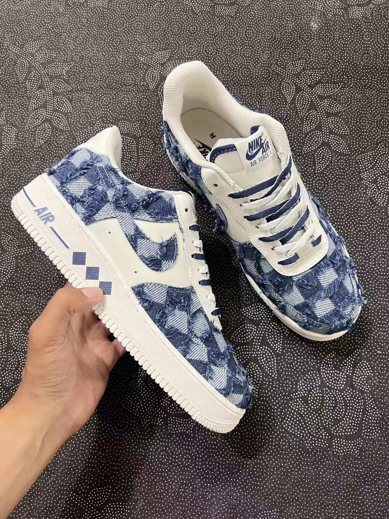 ? 正品定制 Nike Air Force 1 Low Dark Sky Blue 绒面革扎染 雾霾蓝色?