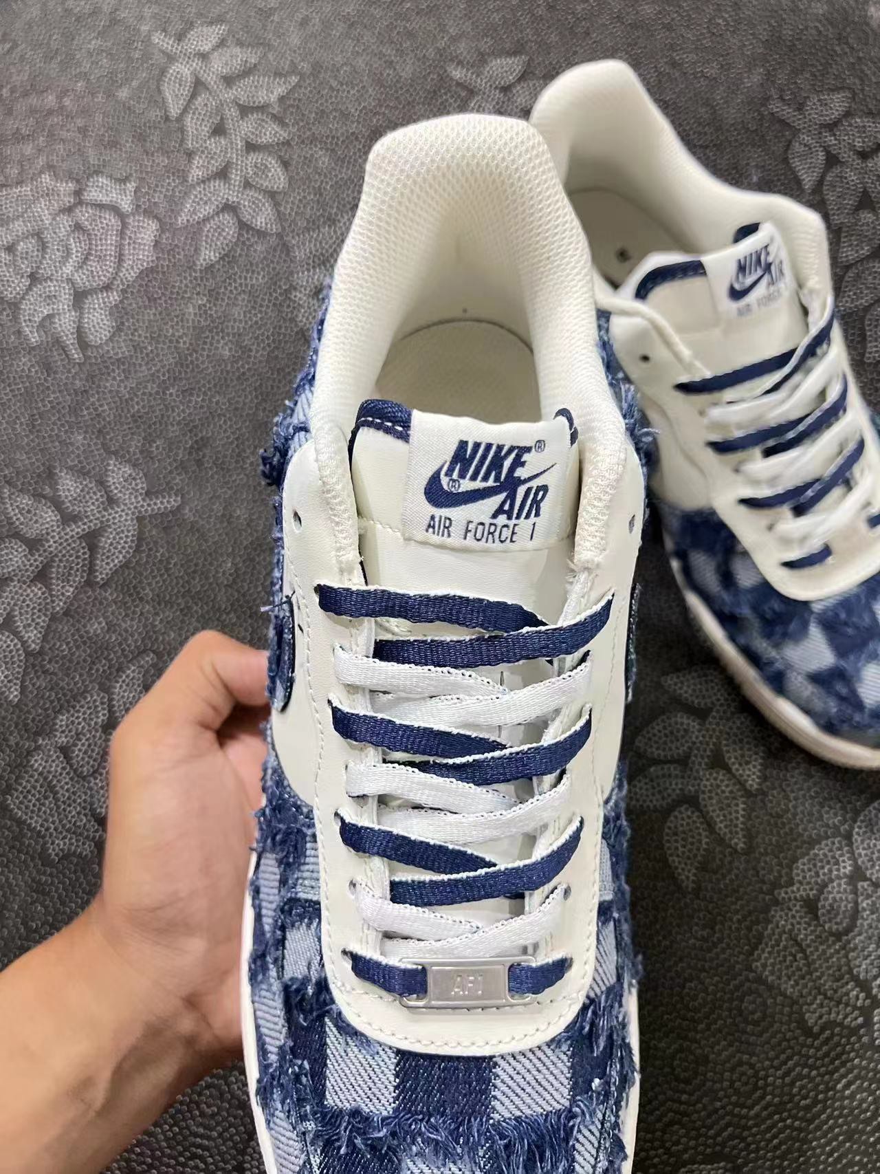 ? 正品定制 Nike Air Force 1 Low Dark Sky Blue 绒面革扎染 雾霾蓝色?