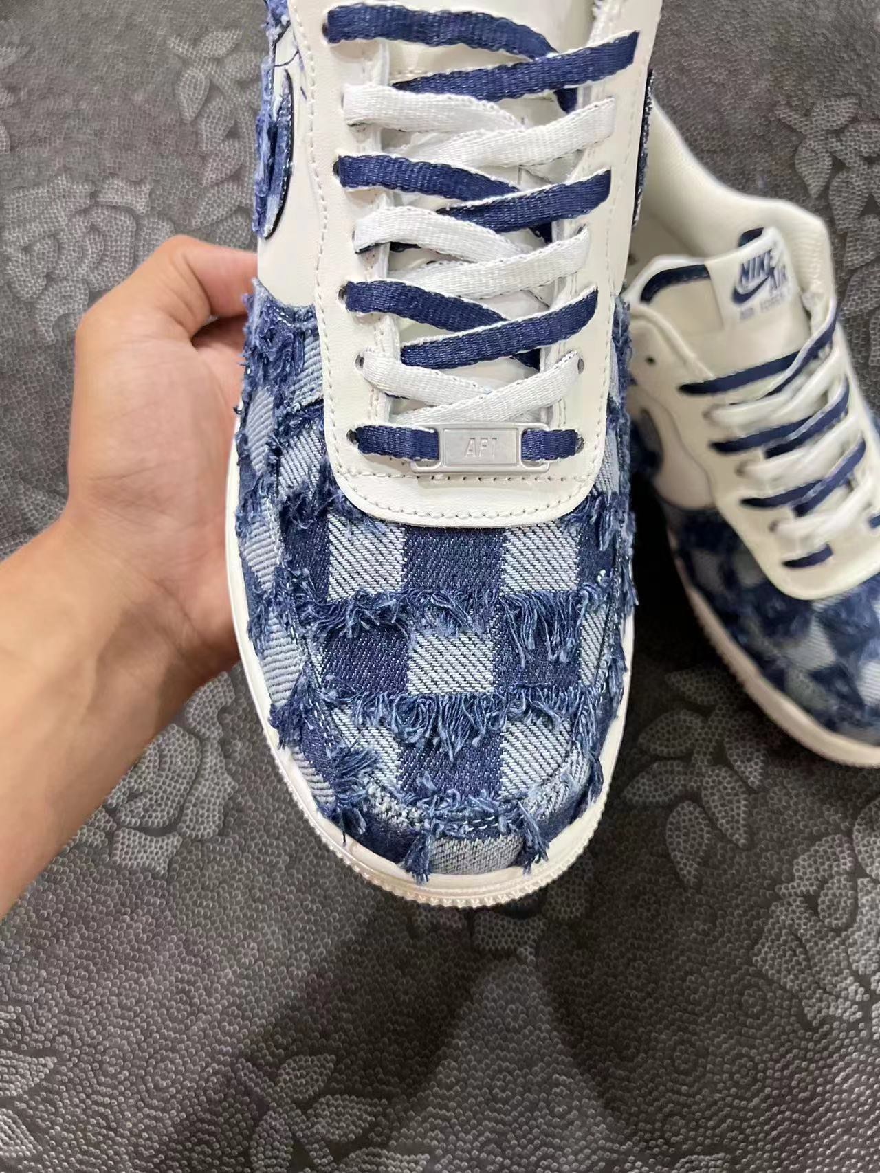 ? 正品定制 Nike Air Force 1 Low Dark Sky Blue 绒面革扎染 雾霾蓝色?