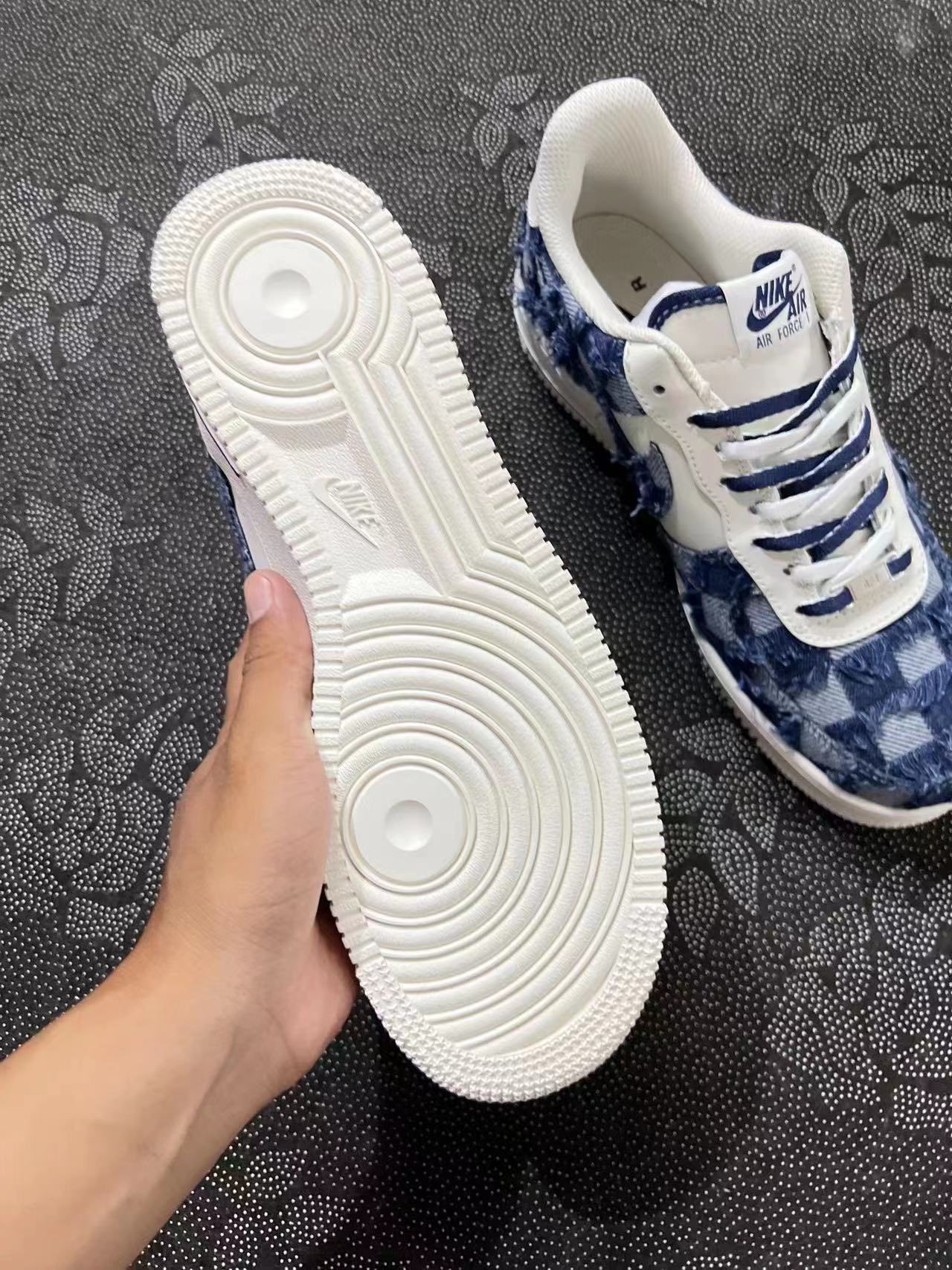 ? 正品定制 Nike Air Force 1 Low Dark Sky Blue 绒面革扎染 雾霾蓝色?