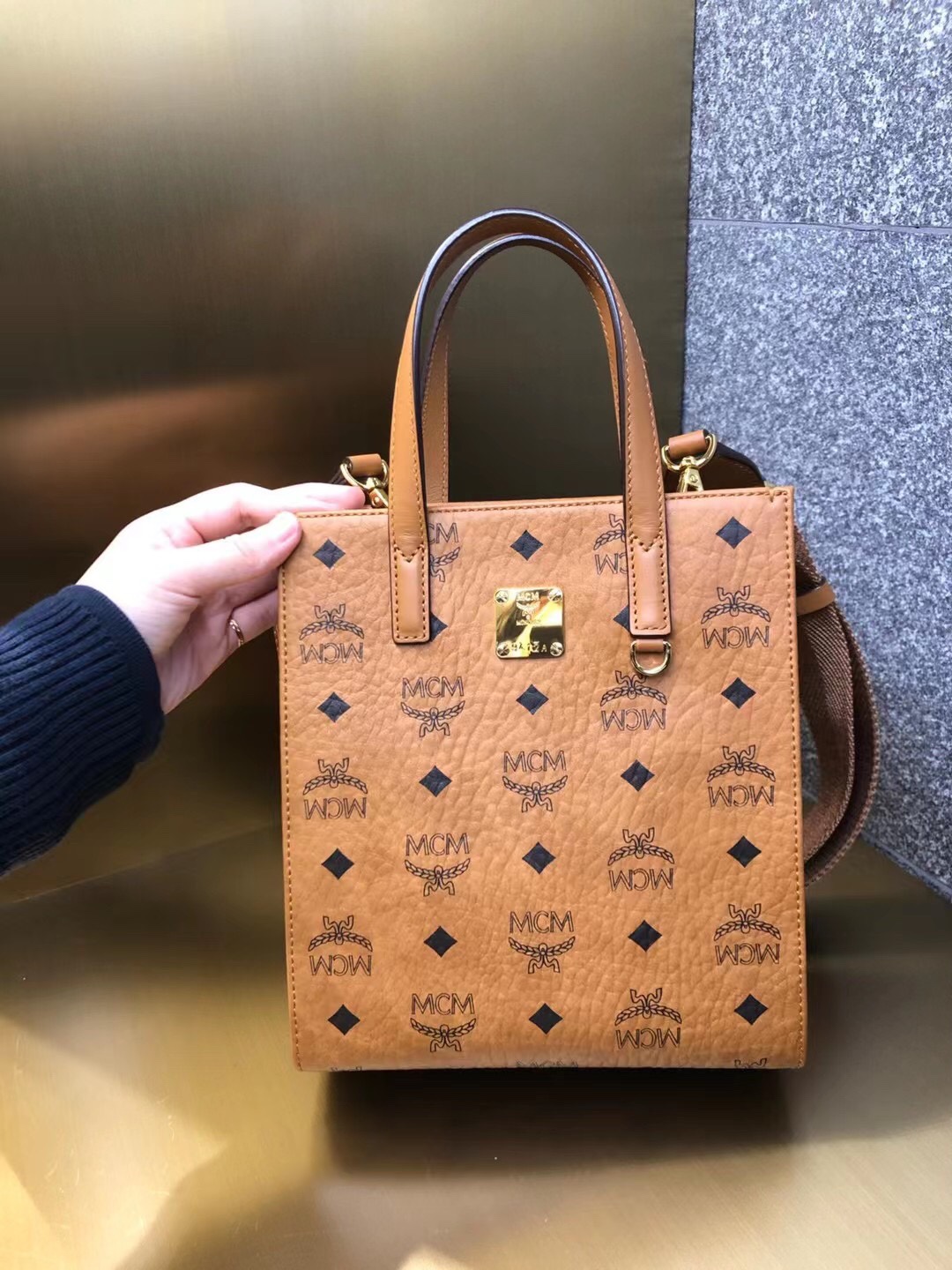 MCM 这款精美的琴谱包造型