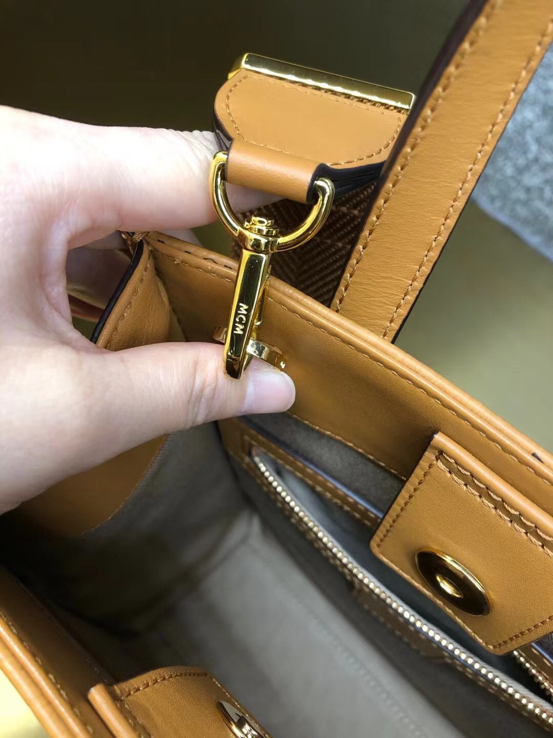 MCM 这款精美的琴谱包造型