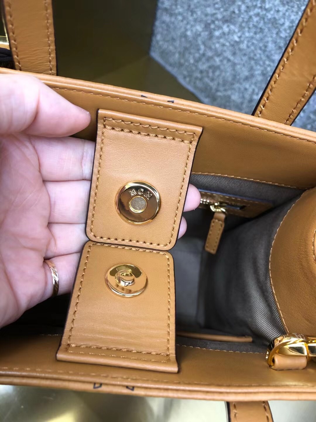 MCM 这款精美的琴谱包造型