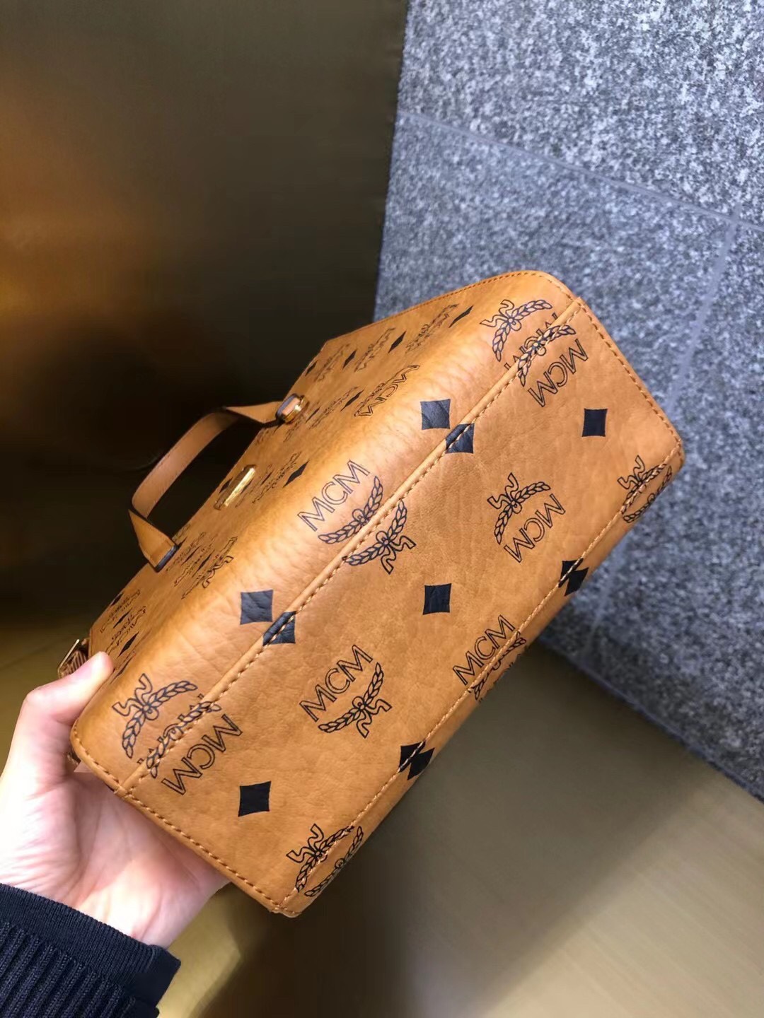 MCM 这款精美的琴谱包造型