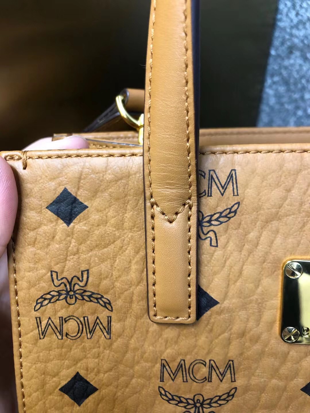 MCM 这款精美的琴谱包造型