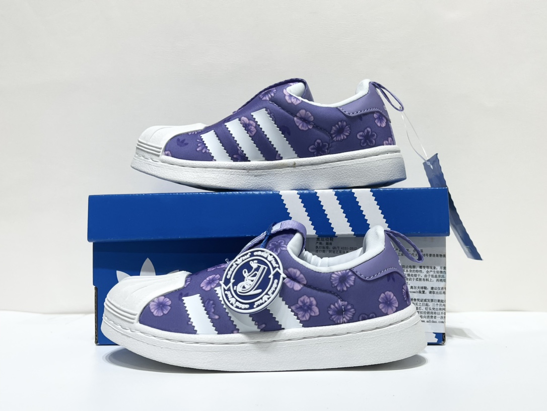 AD 专G版贝壳头经典一脚蹬儿童鞋22-35码 经典款一脚蹬是阿迪童鞋的鼻祖，空气棉鞋面材质，一体式软贝壳头鞋底很好的保护了容易磕碰的小脚丫，推荐自留❤️-选品中心