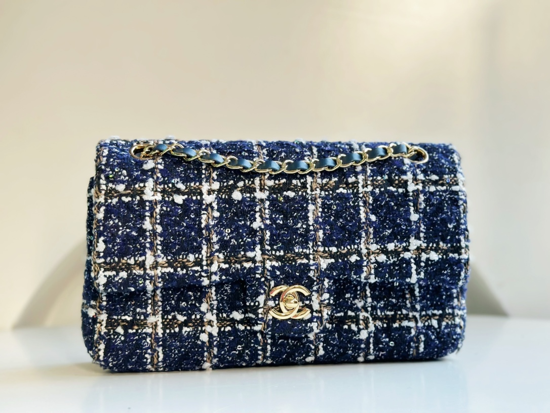 CHANEL 23P handmade woolen CF. Limited edition. Very popular with celebrities and bloggers. Can be worn on one shoulder and cross-body. Practical
