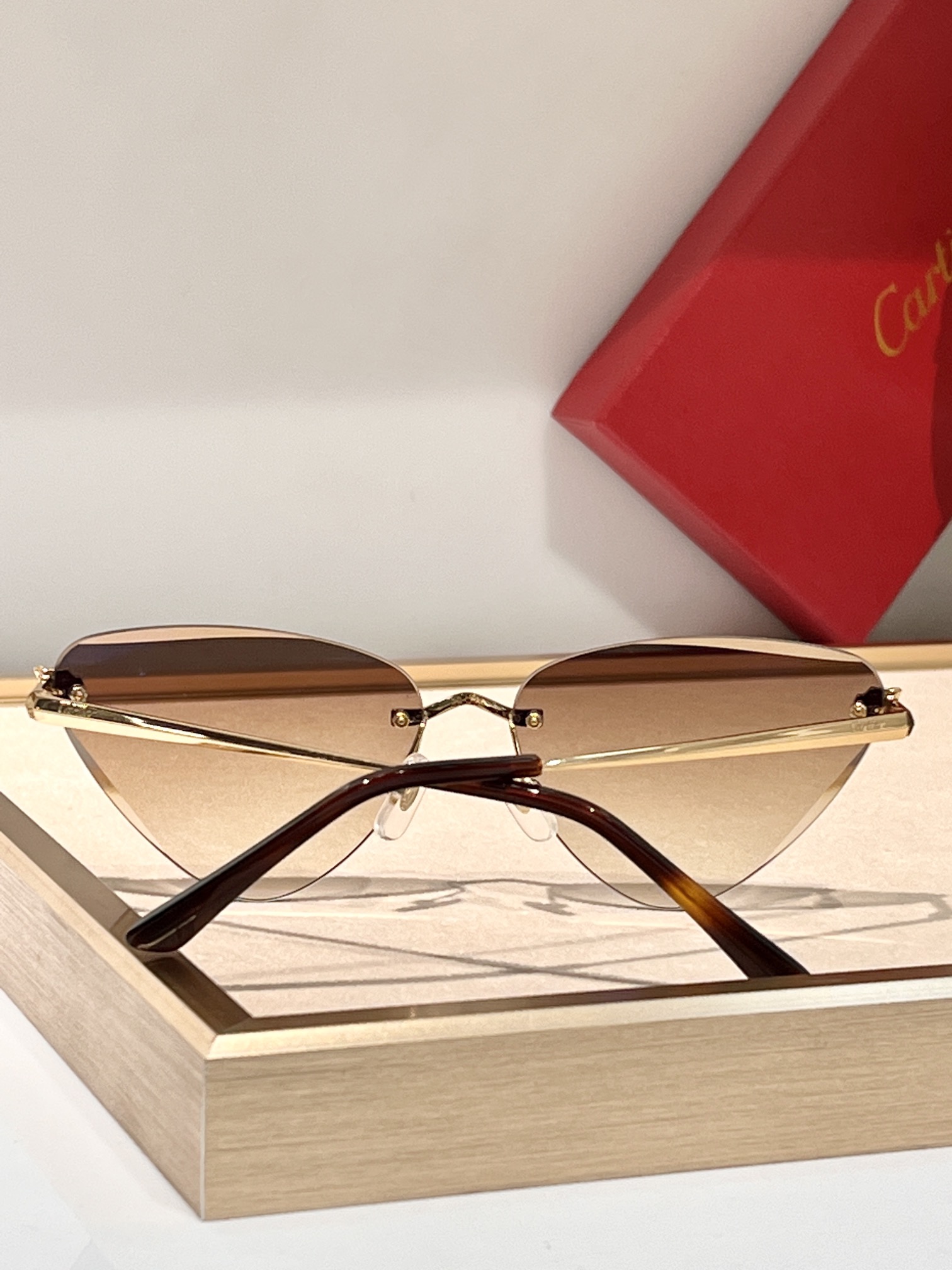  钻石切割工艺 💎经典豹子头
Cartier金灿灿镀金
CT0399S
size：62口15-145✔️