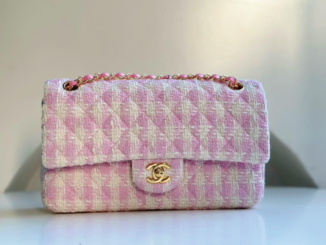Xiaoxiang CHANEL 23P wool series lambskin lining. This is a bag that can be praised by all friends around me. It is gorgeous and elegant. Look ca
