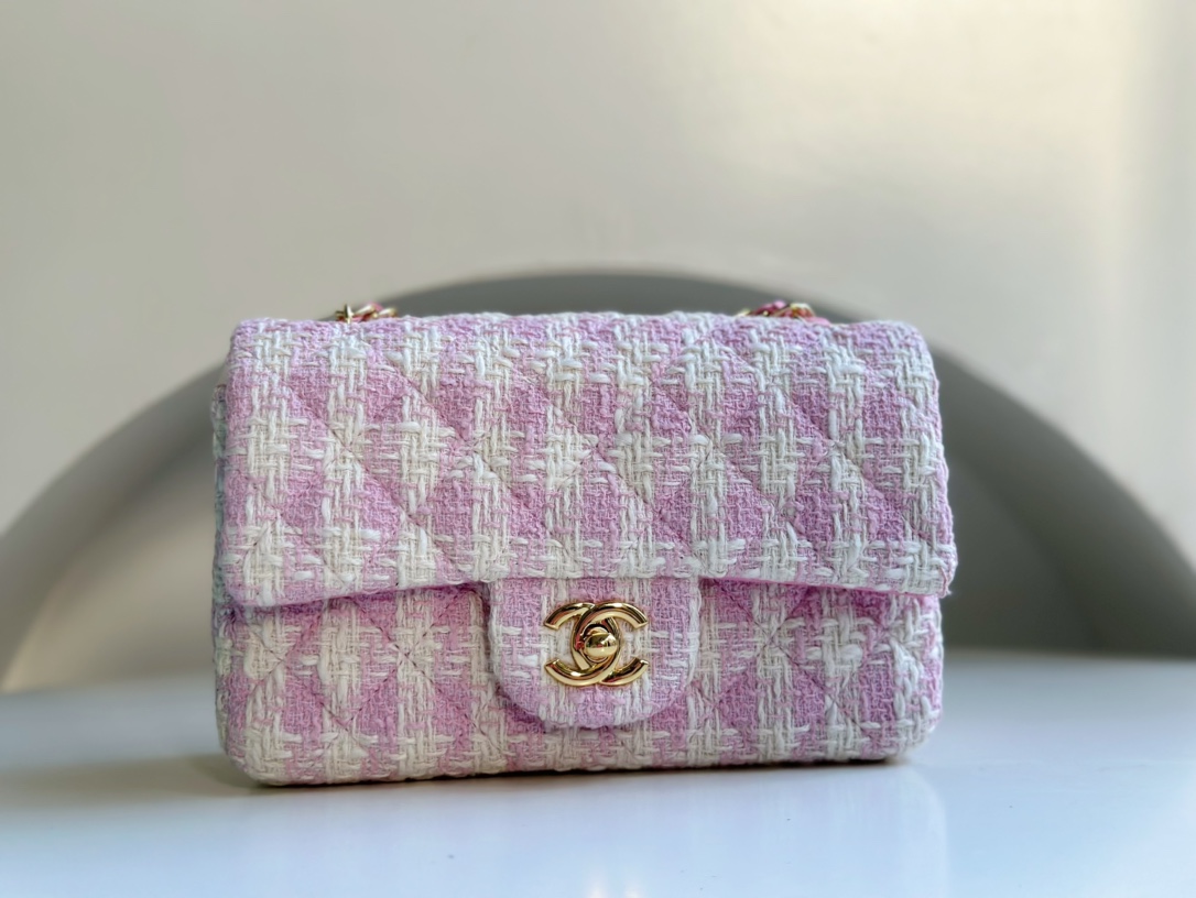CHANEL 23P woolen CF series lambskin lining This is a bag that can be praised by all friends around me. It is gorgeous and elegant. Look carefull