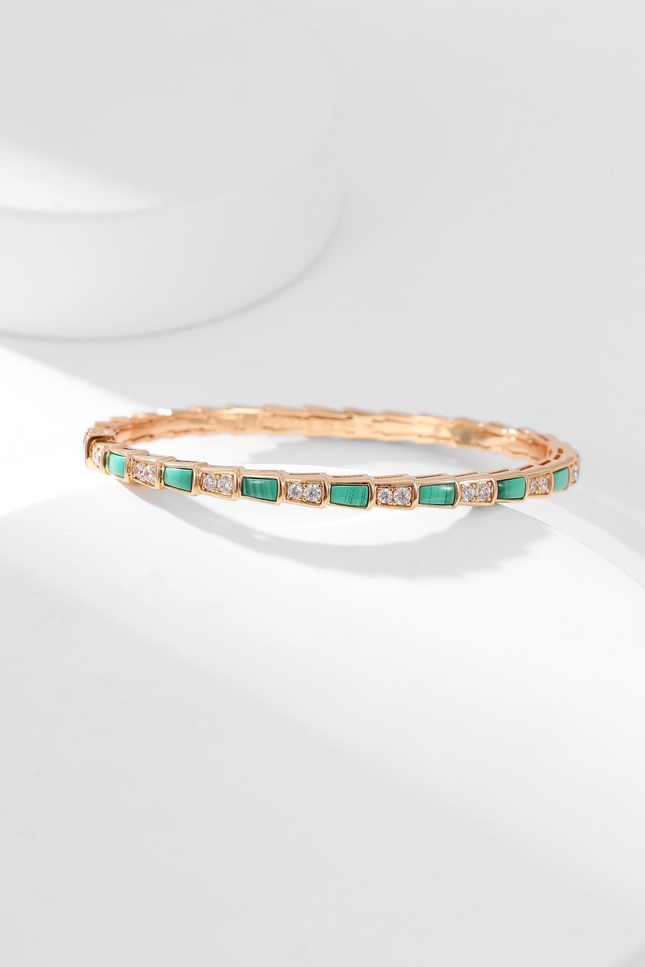 Luxurious Serpenti Viper Snake Bracelets: Elegant and Alluring Women’s Party Accessories - 图片 4