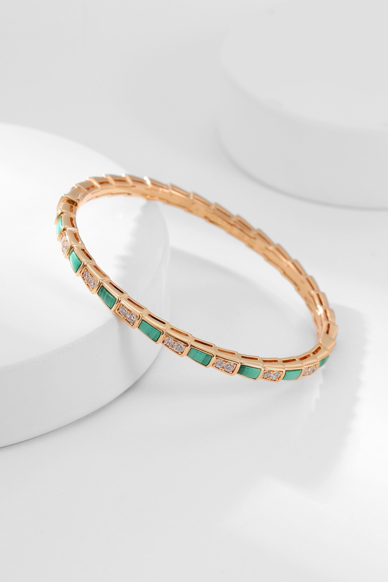Luxurious Serpenti Viper Snake Bracelets: Elegant and Alluring Women’s Party Accessories - 图片 3